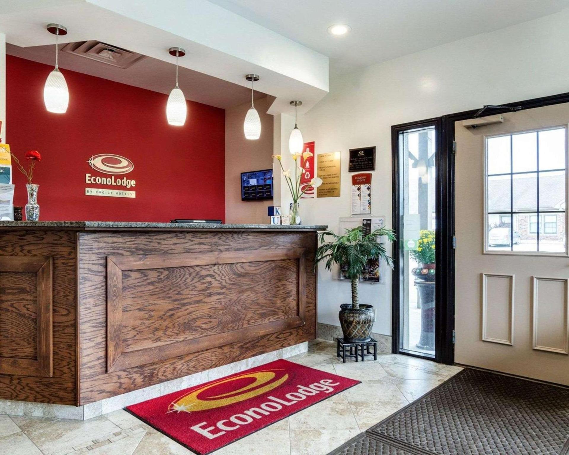 Econo Lodge Lawrence near University photo 6