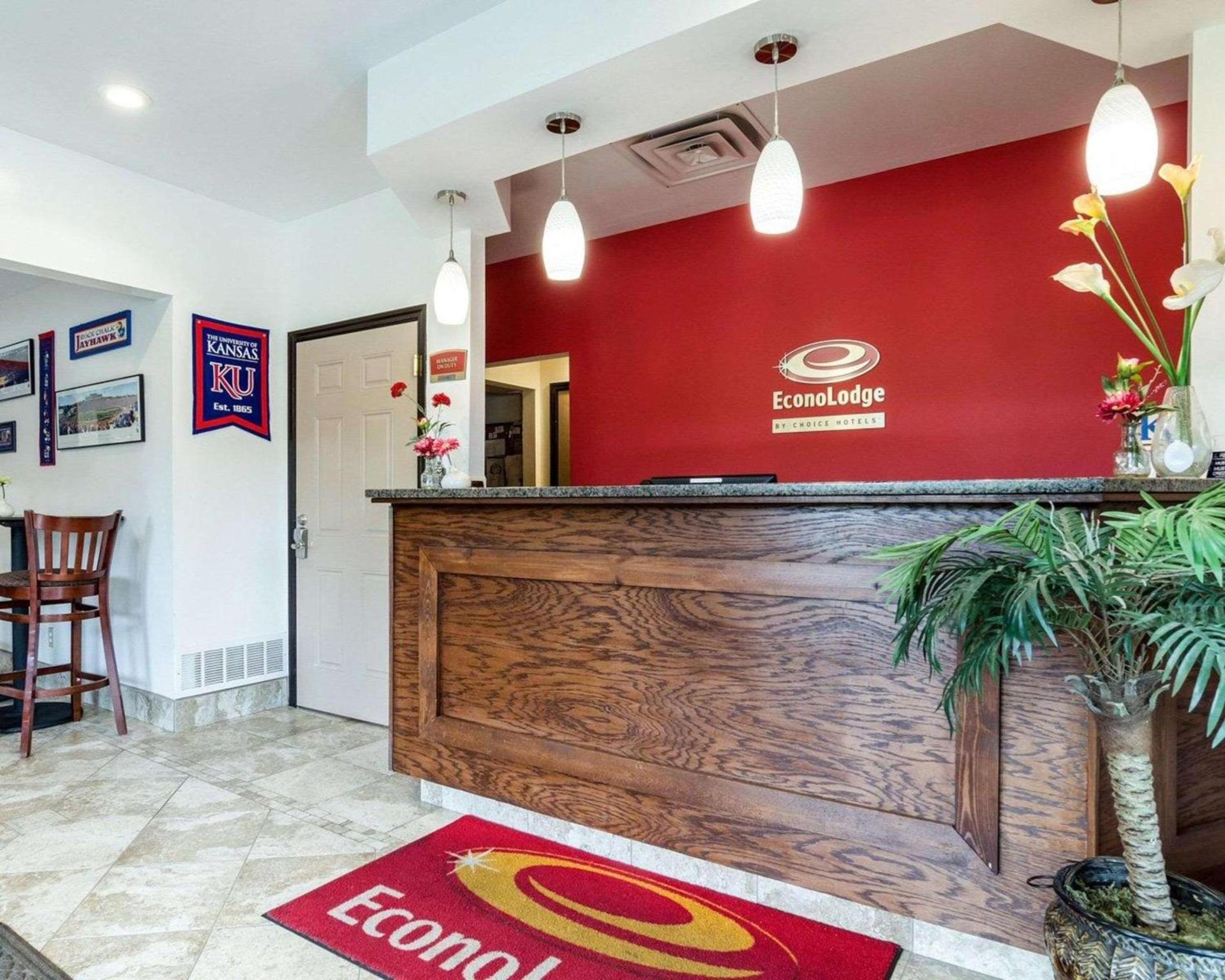 Econo Lodge Lawrence near University photo 8