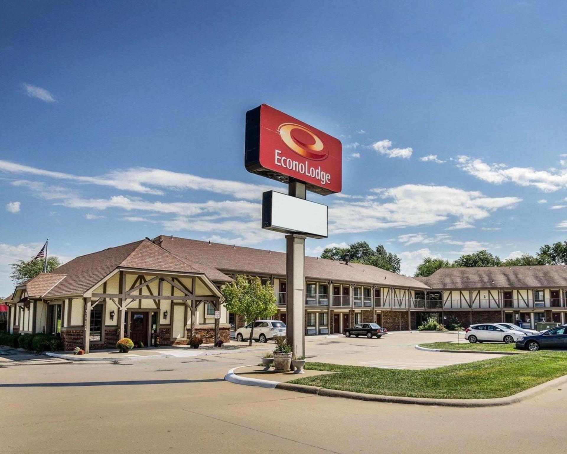 Econo Lodge Lawrence near University photo 5
