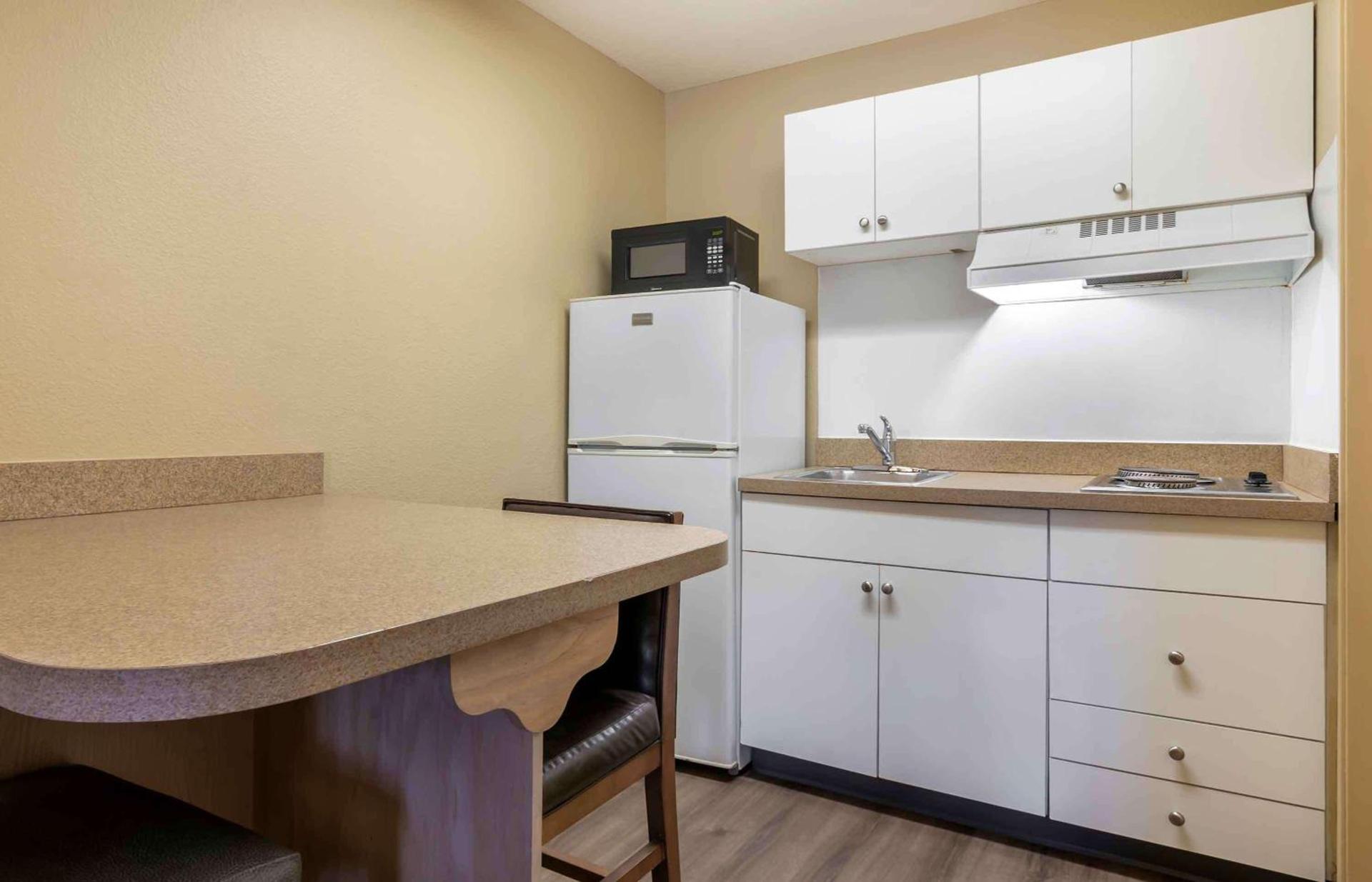 Extended Stay America Suites - Kansas City - Shawnee Mission photo 12