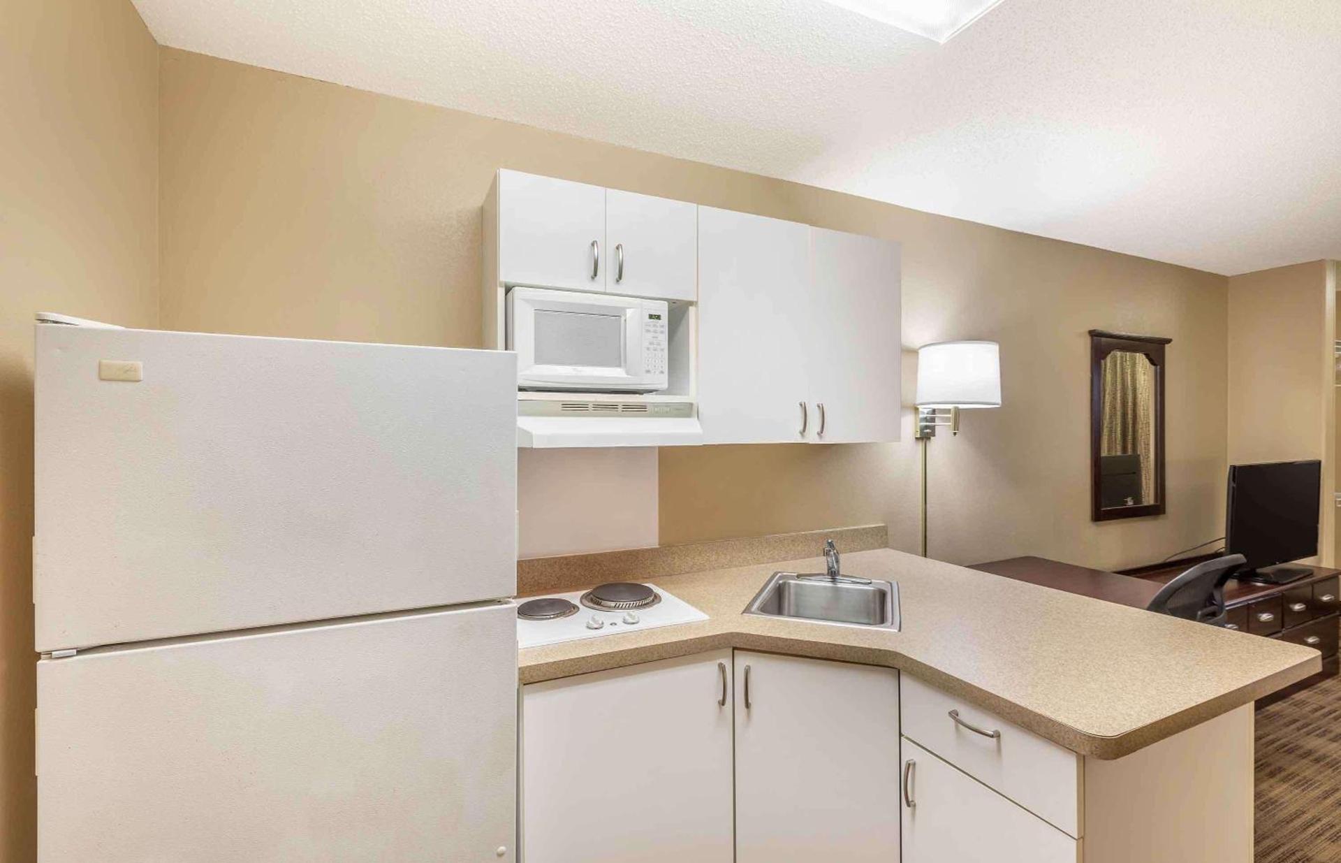 Extended Stay America Select Suites - Milwaukee - Wauwatosa photo 40