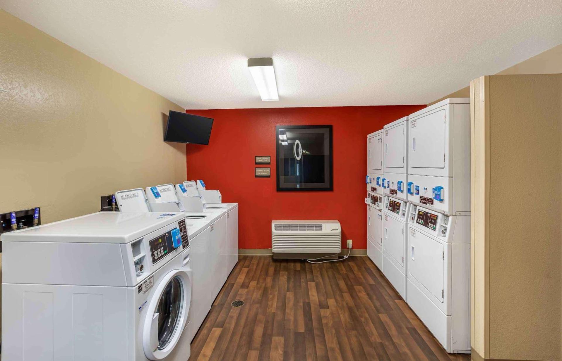 Extended Stay America Select Suites - Milwaukee - Wauwatosa photo 2