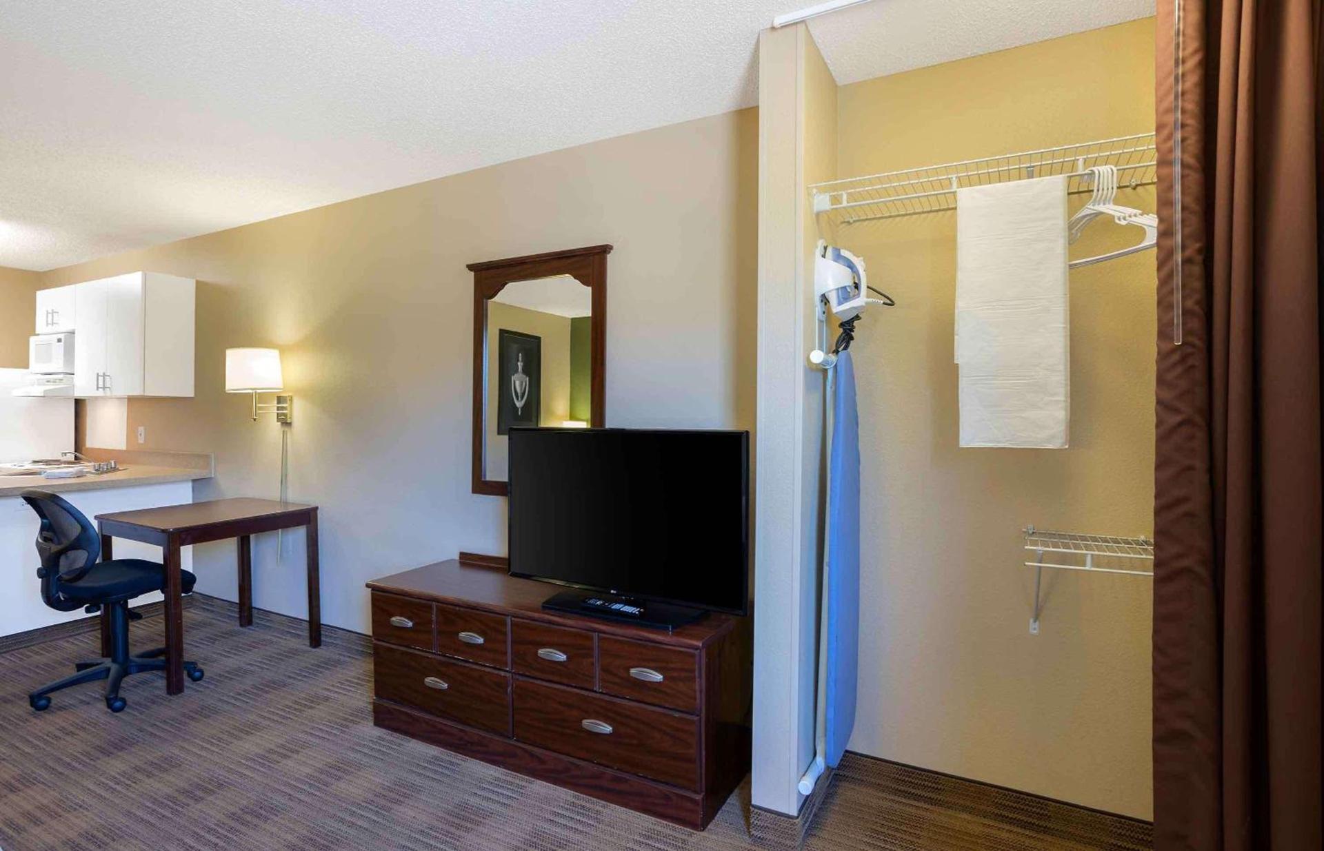 Extended Stay America Select Suites - Springfield - South photo 16