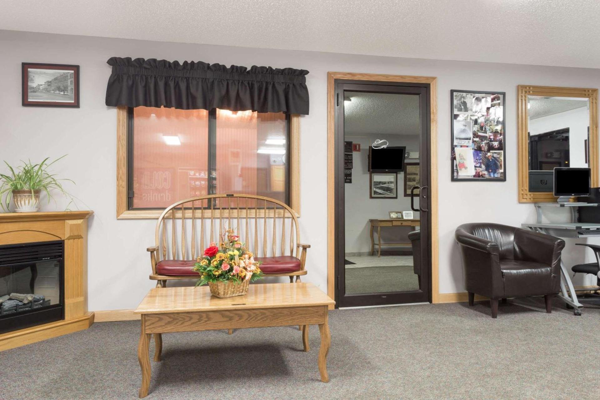 Super 8 by Wyndham Gallipolis Pt Pleasant Area photo 2