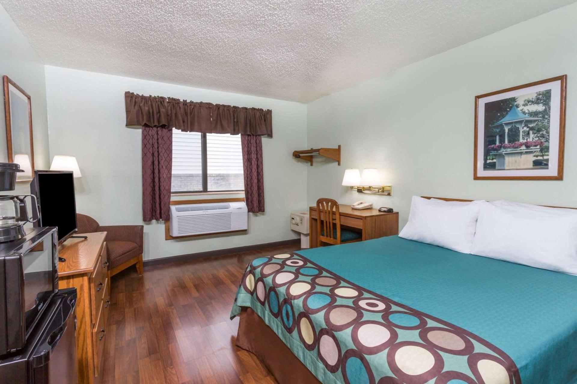 Super 8 by Wyndham Gallipolis Pt Pleasant Area photo 9