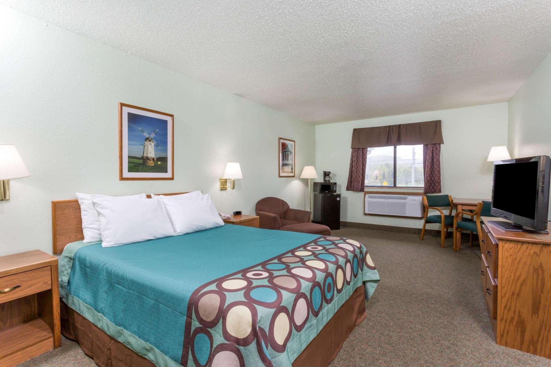 Super 8 by Wyndham Gallipolis Pt Pleasant Area photo 10