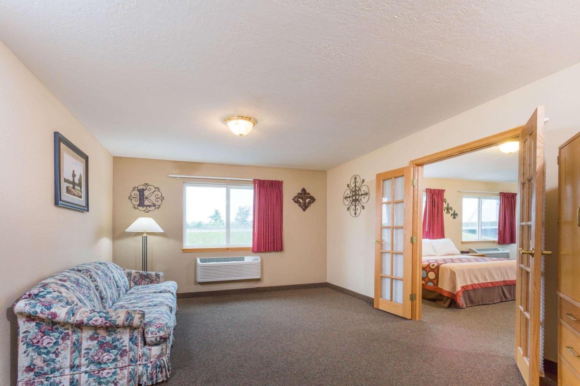 Super 8 by Wyndham Gallipolis Pt Pleasant Area photo 12