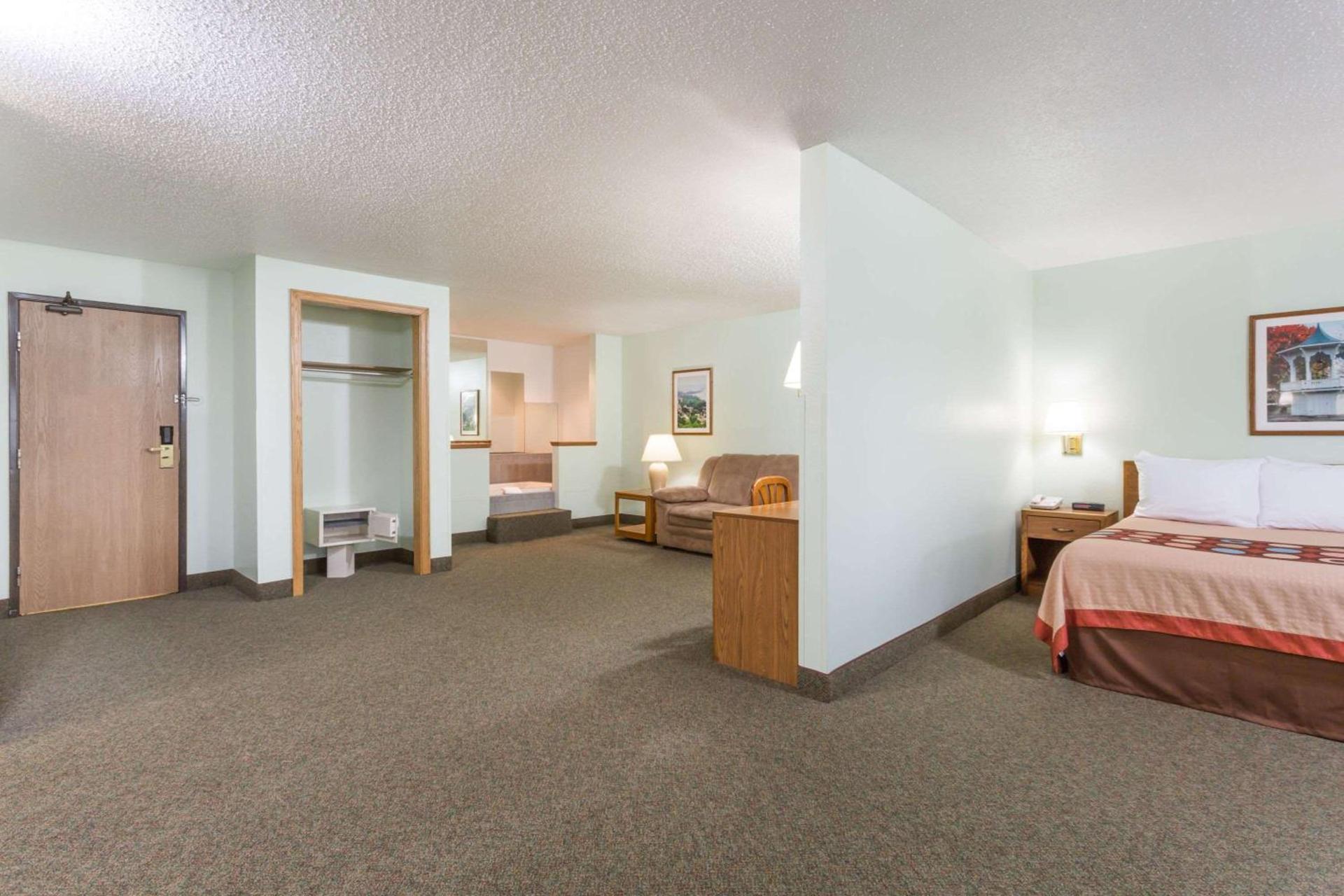 Super 8 by Wyndham Gallipolis Pt Pleasant Area photo 13
