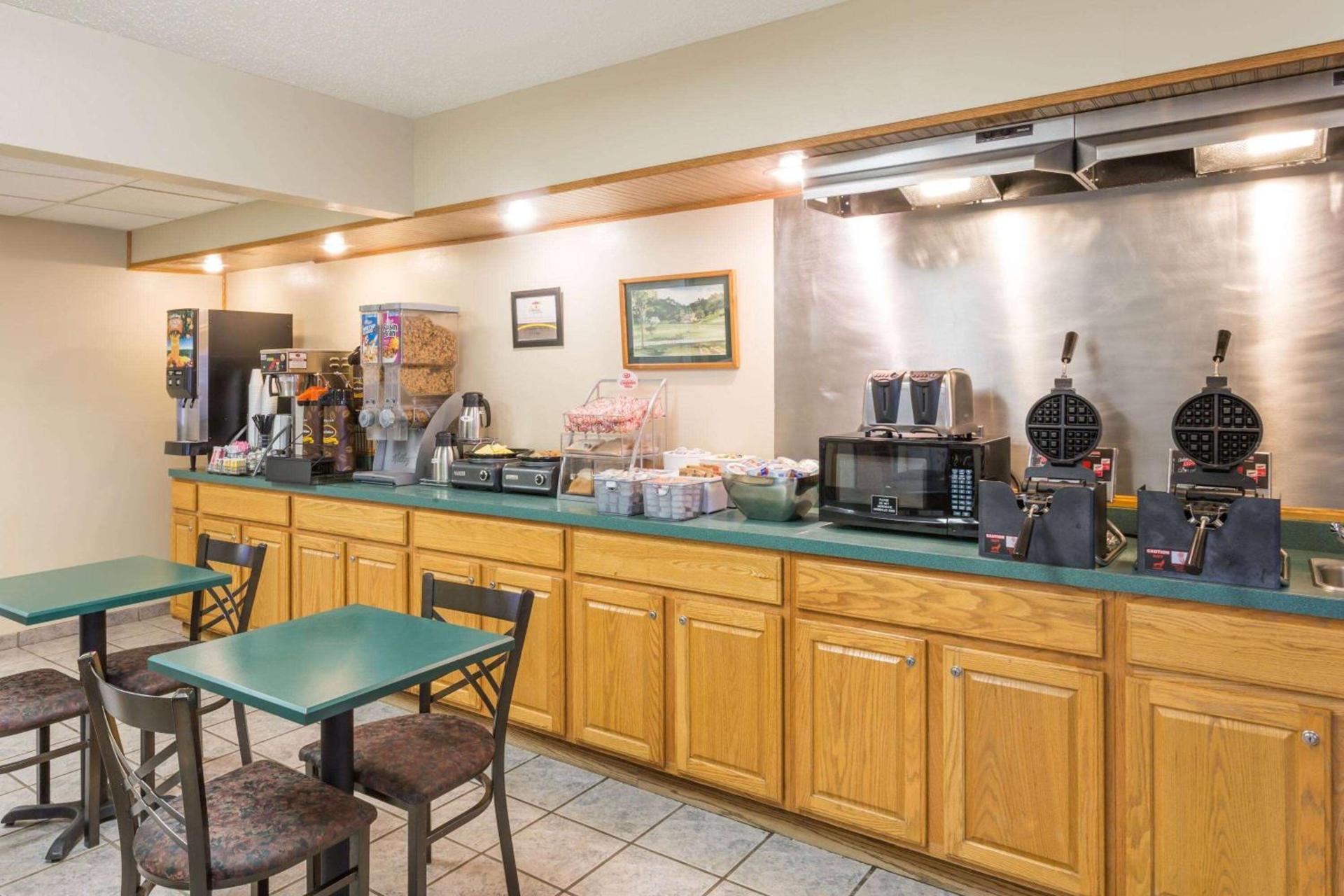 Super 8 by Wyndham Gallipolis Pt Pleasant Area photo 15