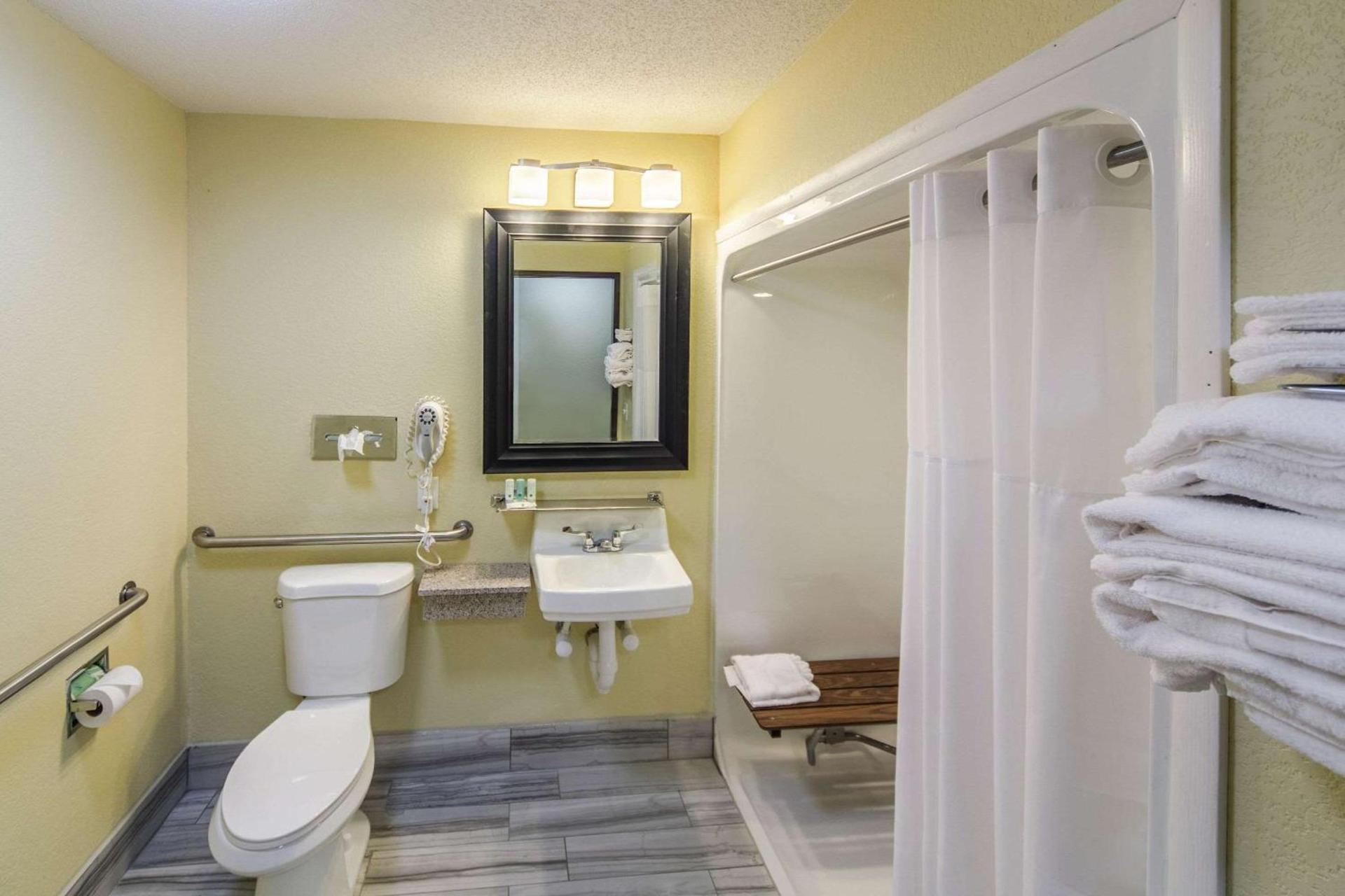 Quality Inn Decatur near US-224 photo 7