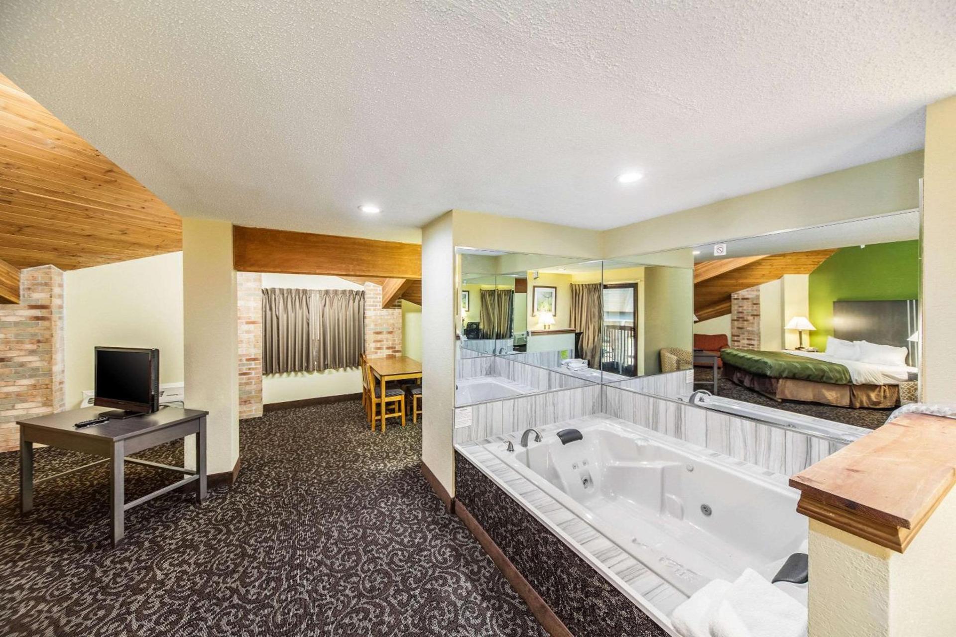 Quality Inn Decatur near US-224 photo 10