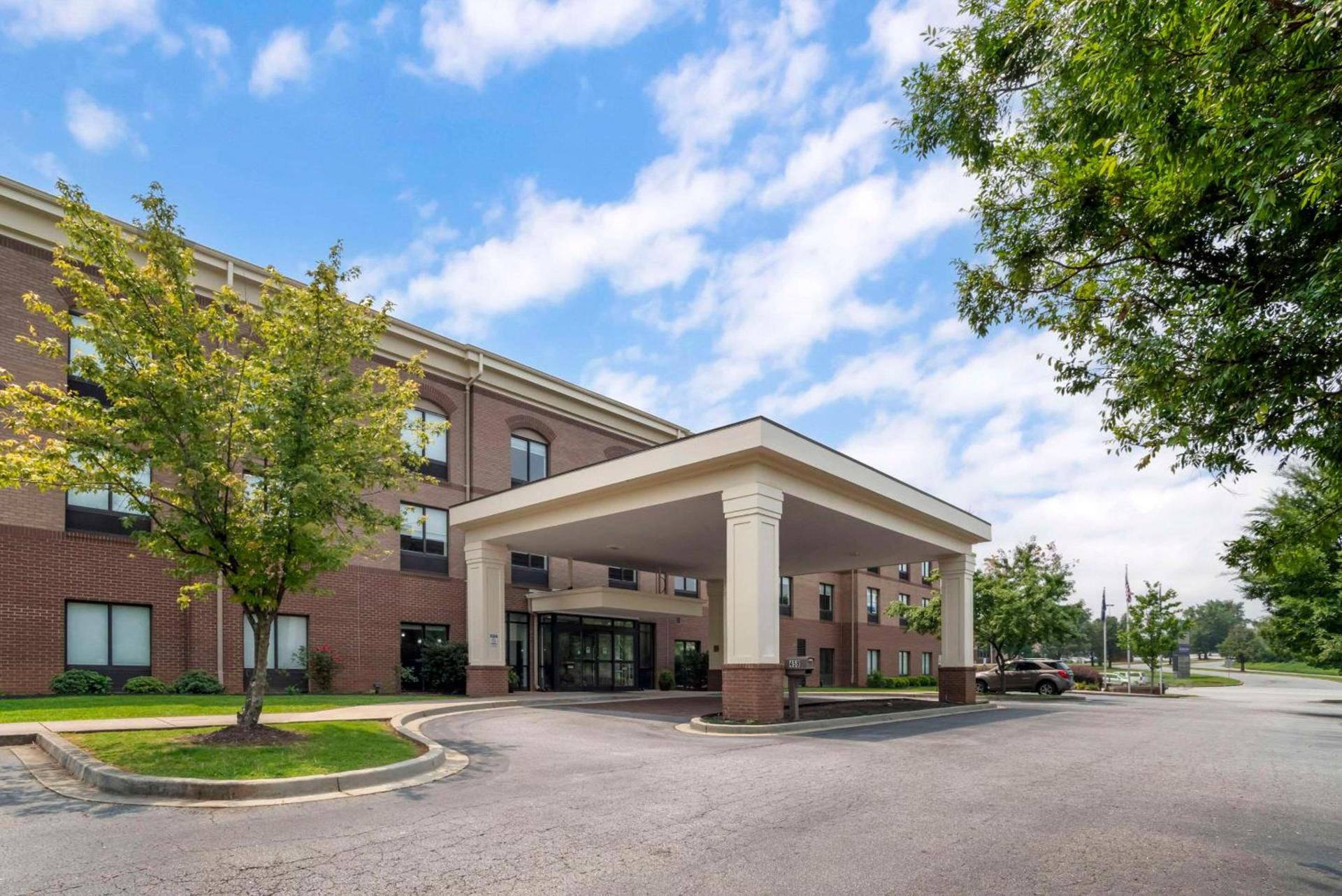 Comfort Suites At WestGate Mall photo 33