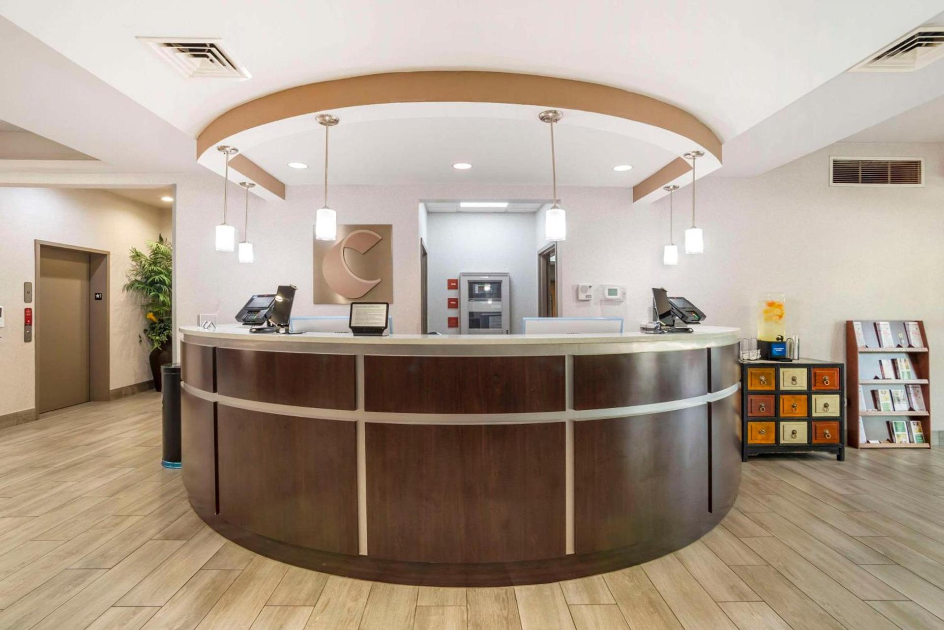 Comfort Suites At WestGate Mall photo 6