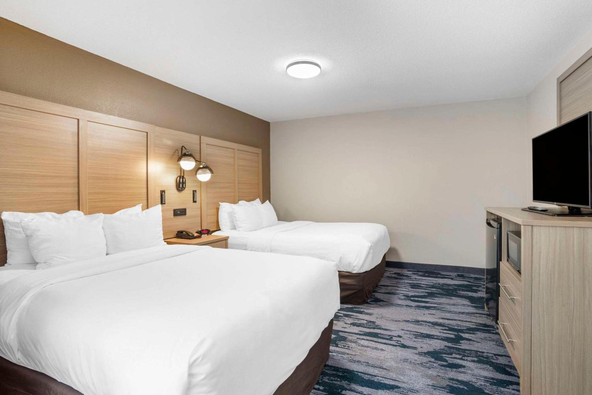 Comfort Suites At WestGate Mall photo 11
