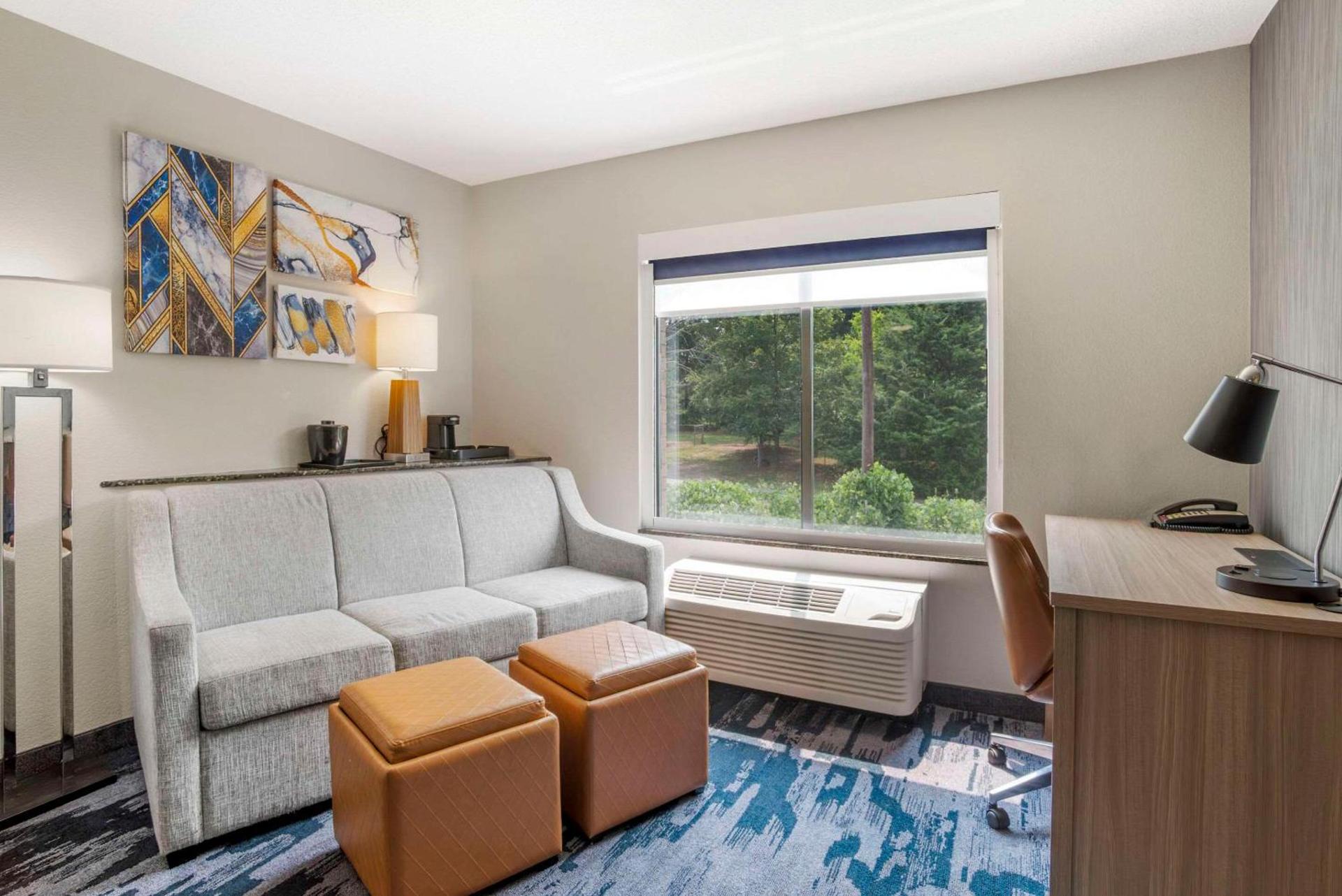 Comfort Suites At WestGate Mall photo 12