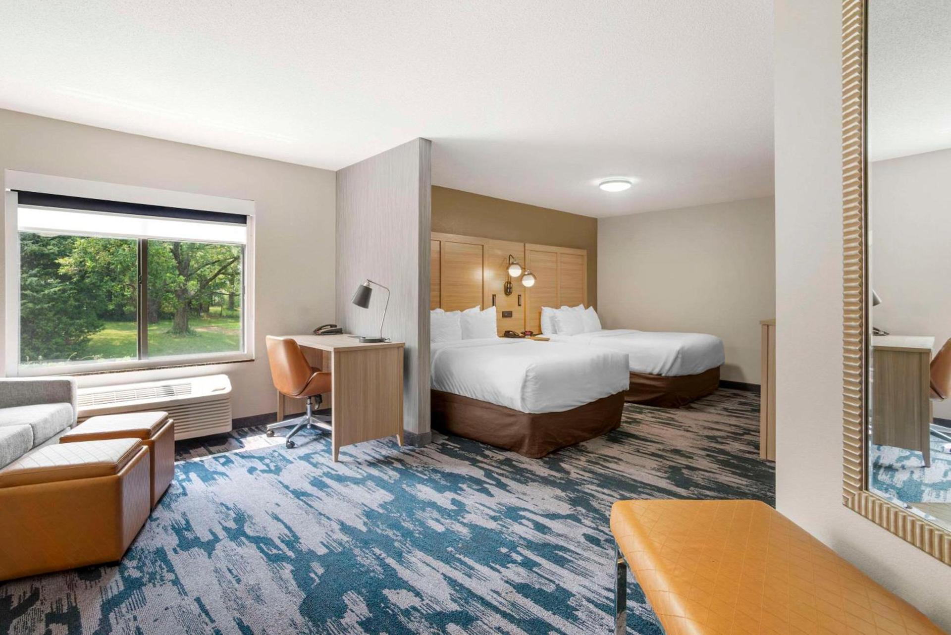 Comfort Suites At WestGate Mall photo 35