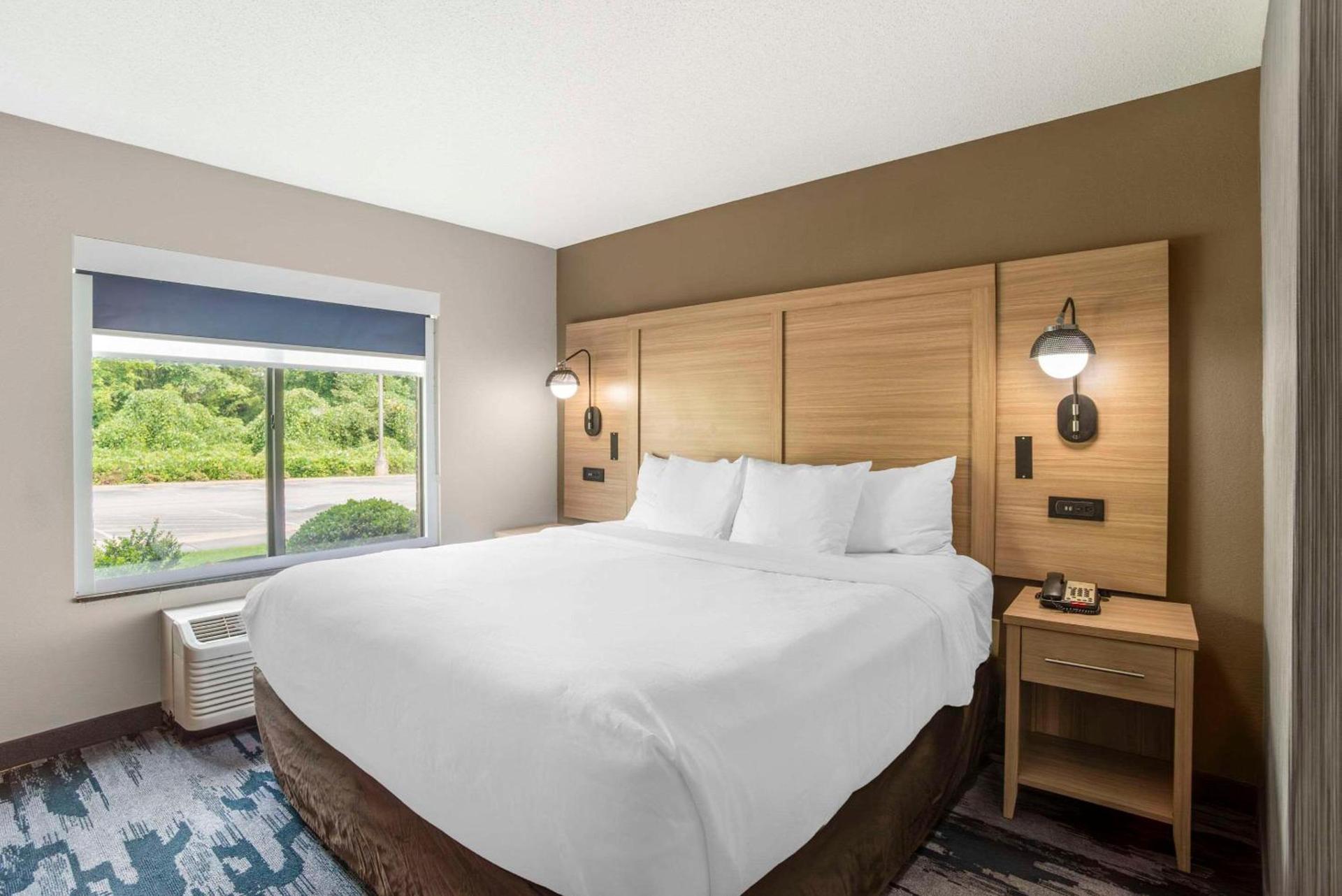 Comfort Suites At WestGate Mall photo 13