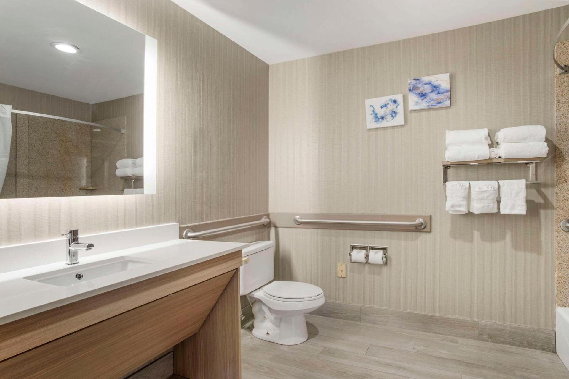 Comfort Suites At WestGate Mall photo 27