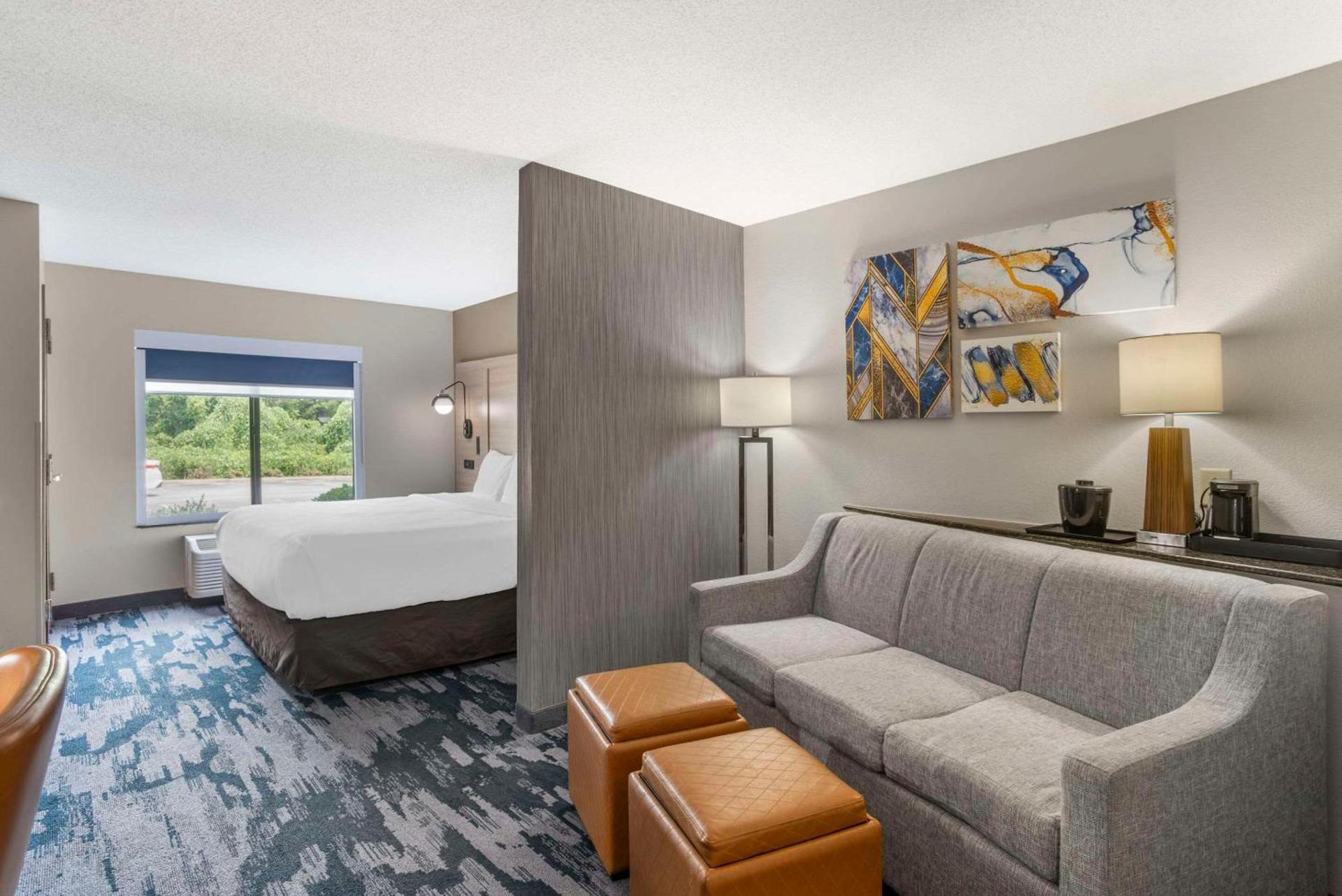 Comfort Suites At WestGate Mall photo 14