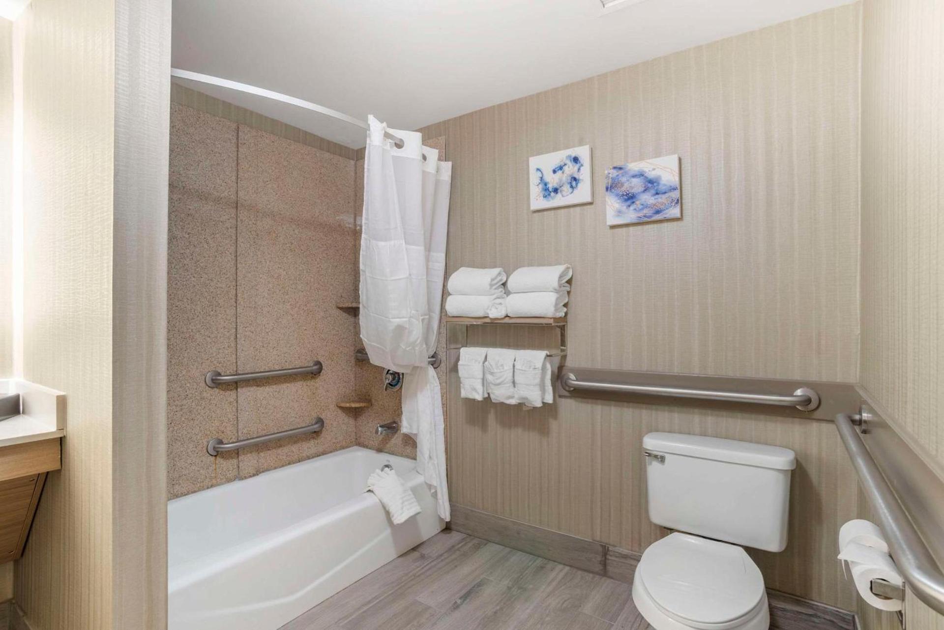Comfort Suites At WestGate Mall photo 25