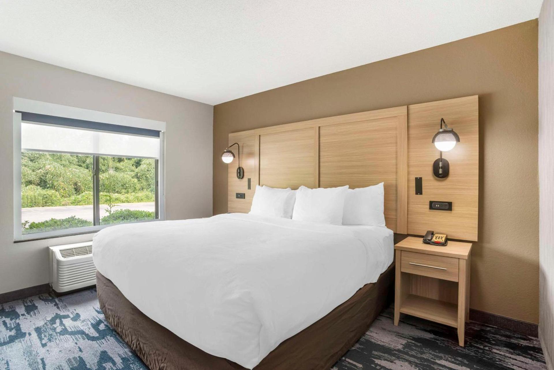 Comfort Suites At WestGate Mall photo 15