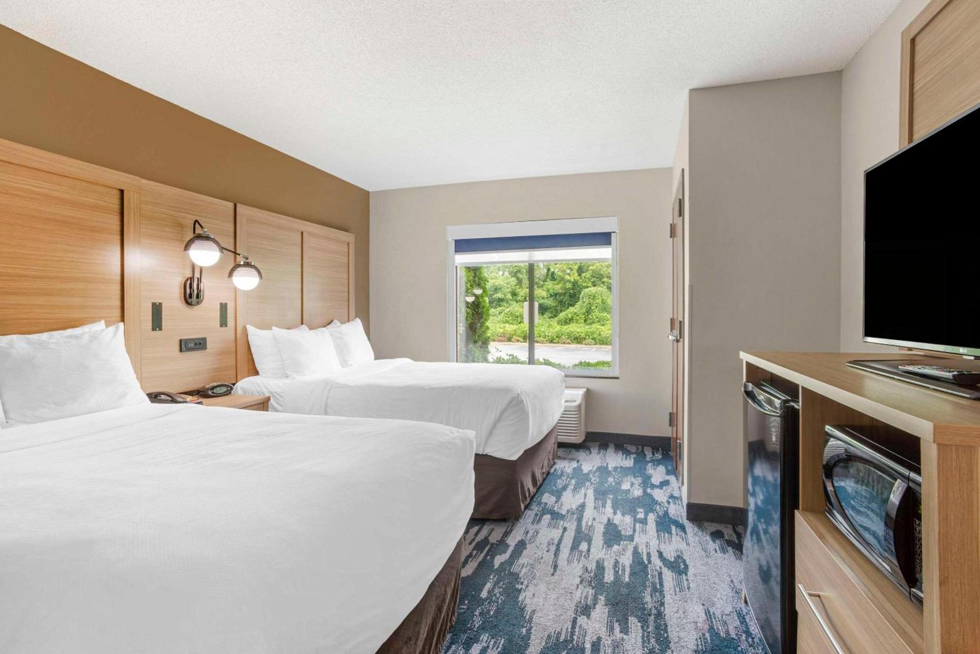 Comfort Suites At WestGate Mall photo 17
