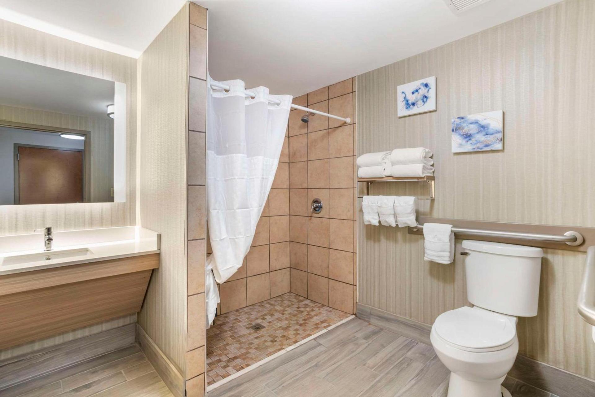 Comfort Suites At WestGate Mall photo 30