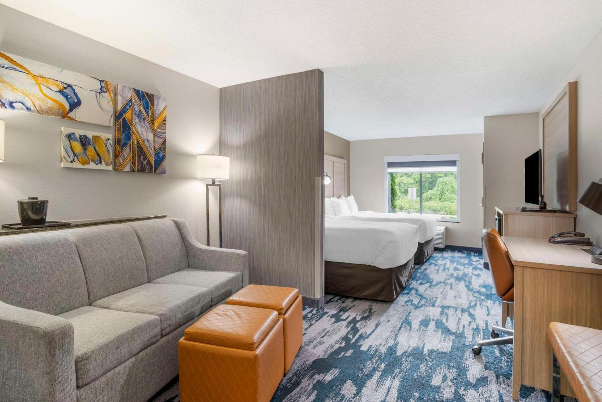 Comfort Suites At WestGate Mall photo 8