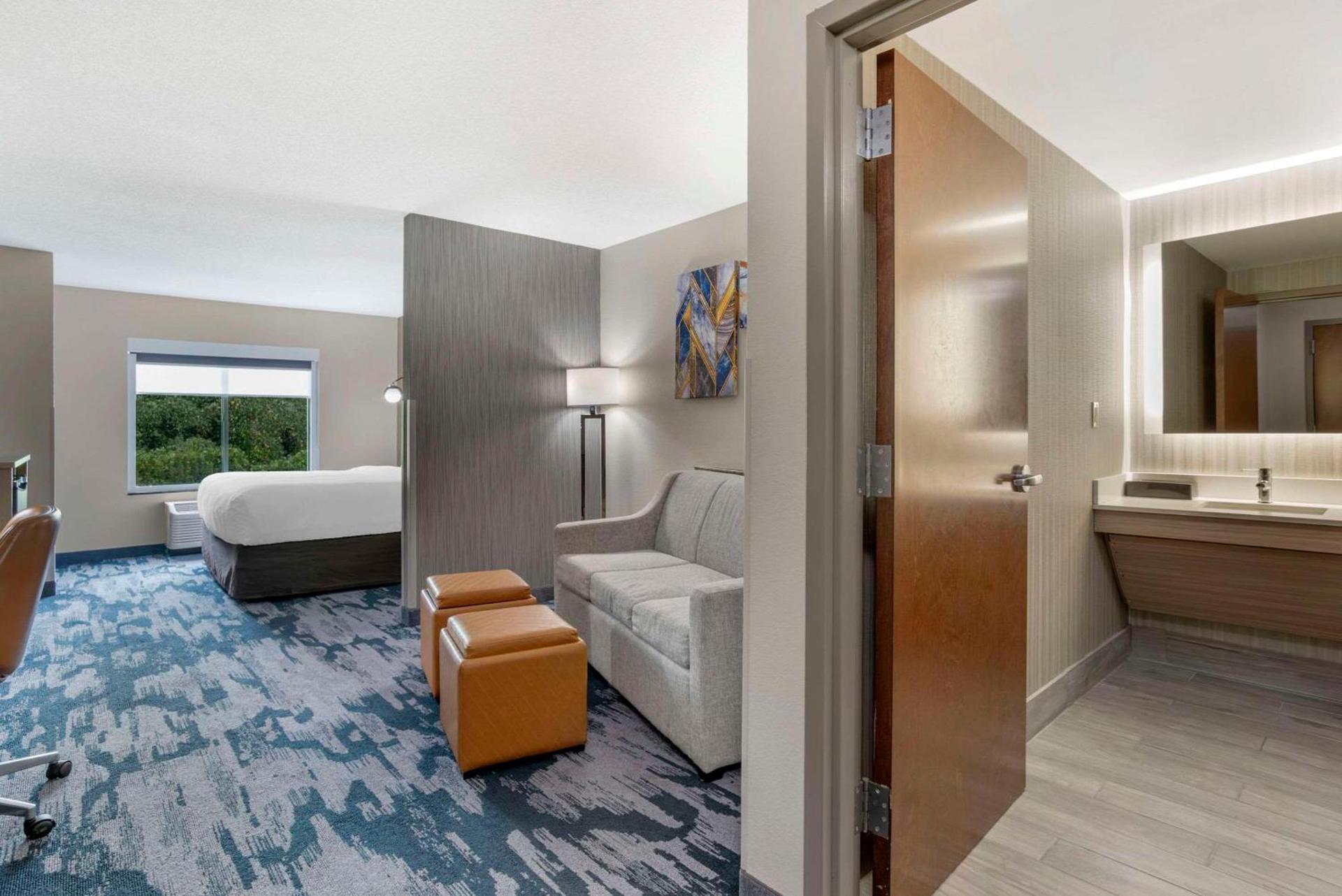 Comfort Suites At WestGate Mall photo 21