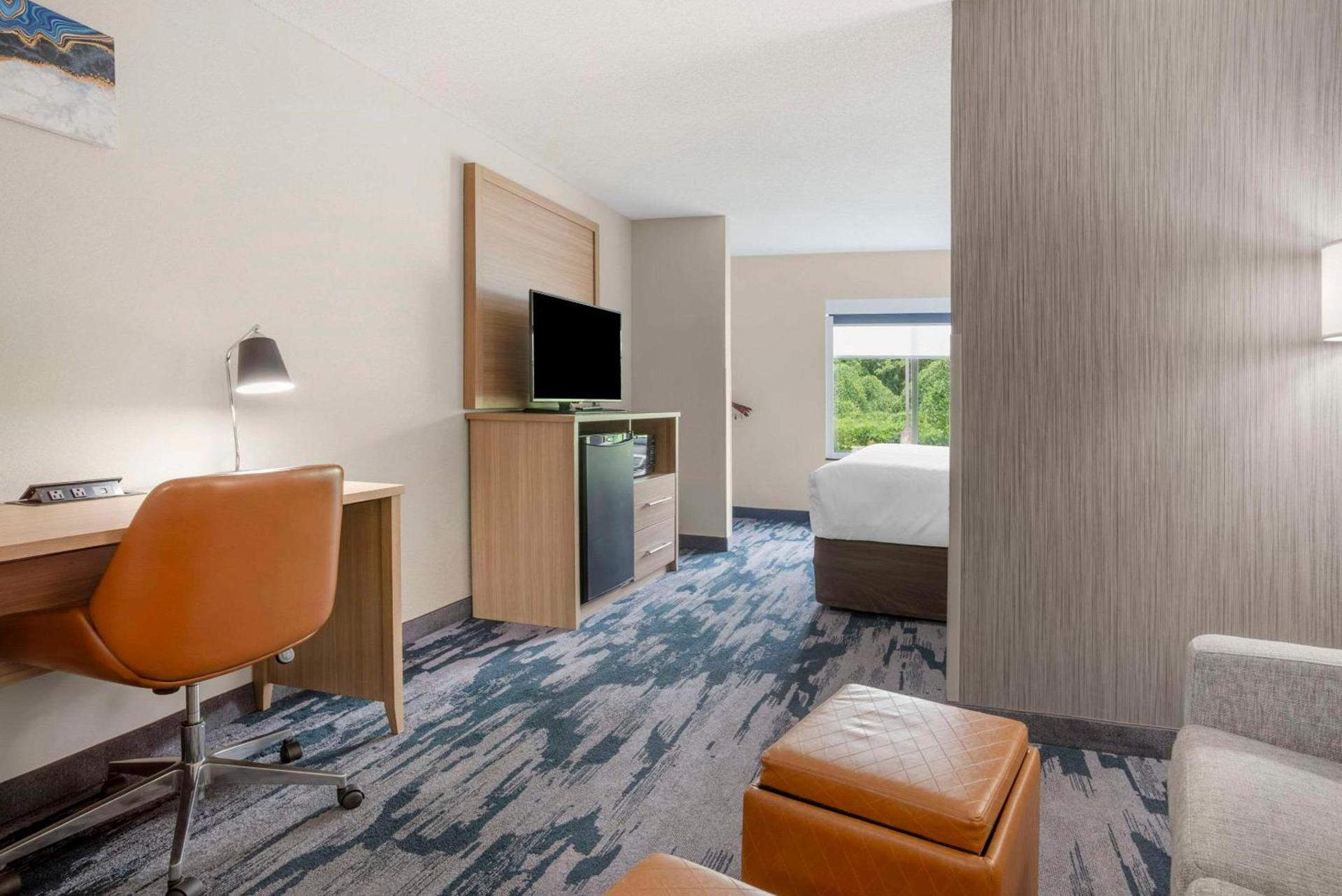 Comfort Suites At WestGate Mall photo 20
