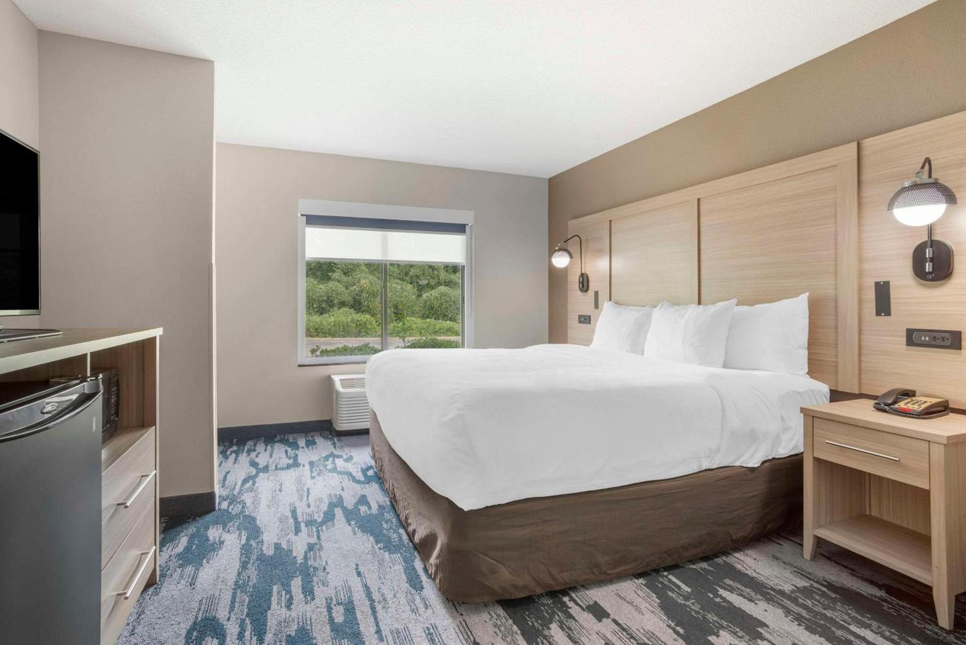 Comfort Suites At WestGate Mall photo 19
