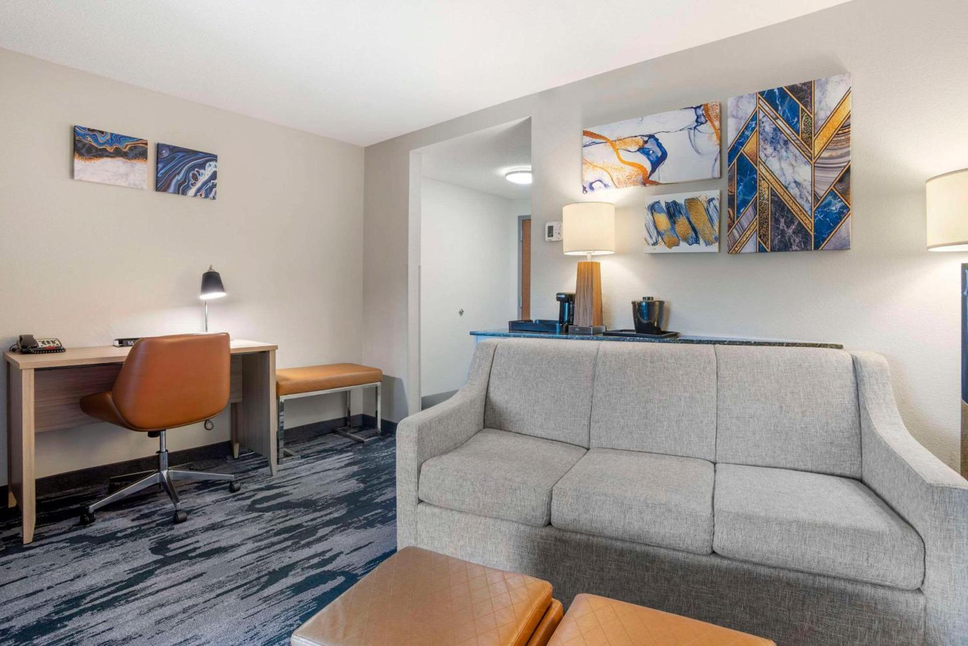 Comfort Suites At WestGate Mall photo 24