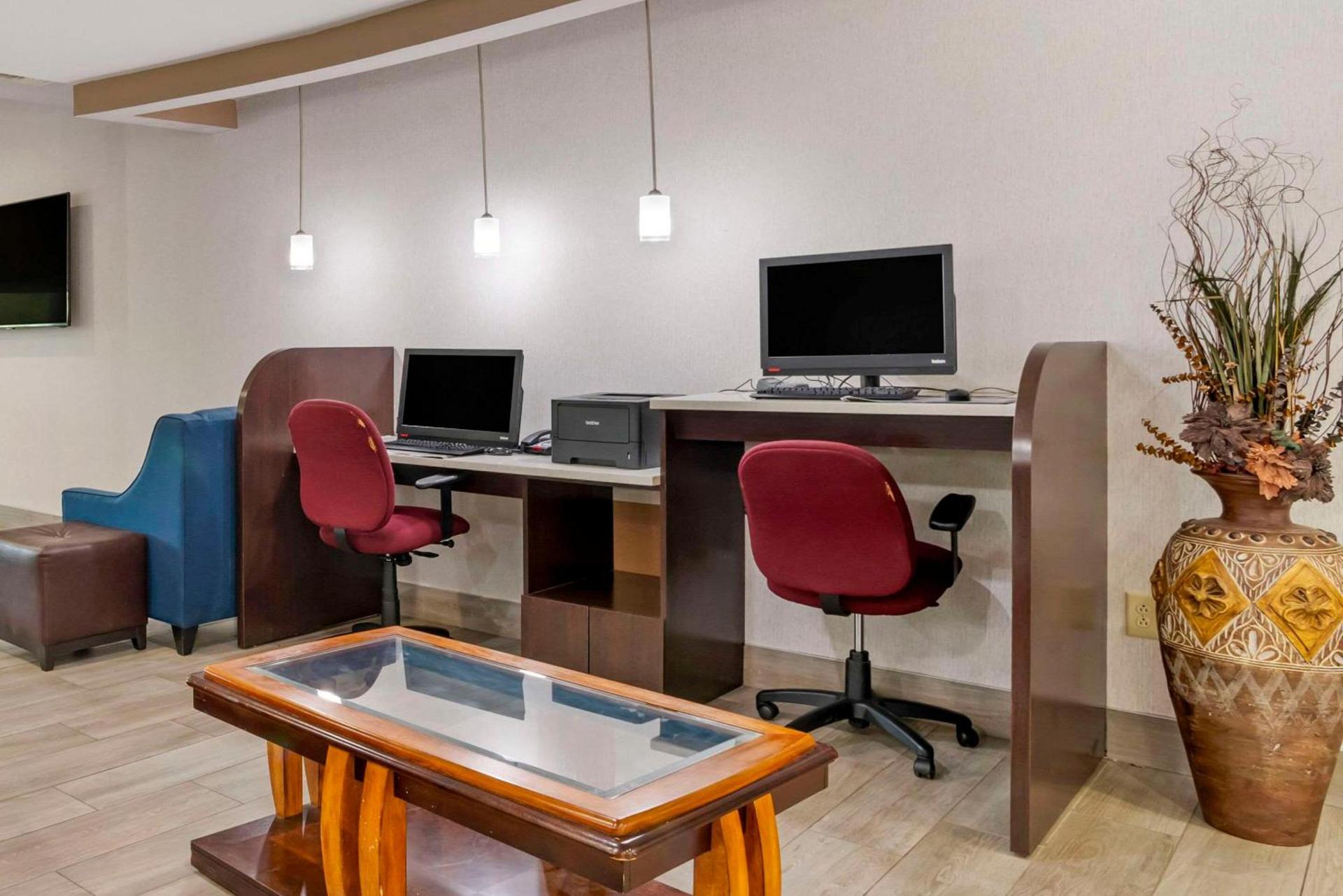 Comfort Suites At WestGate Mall photo 34