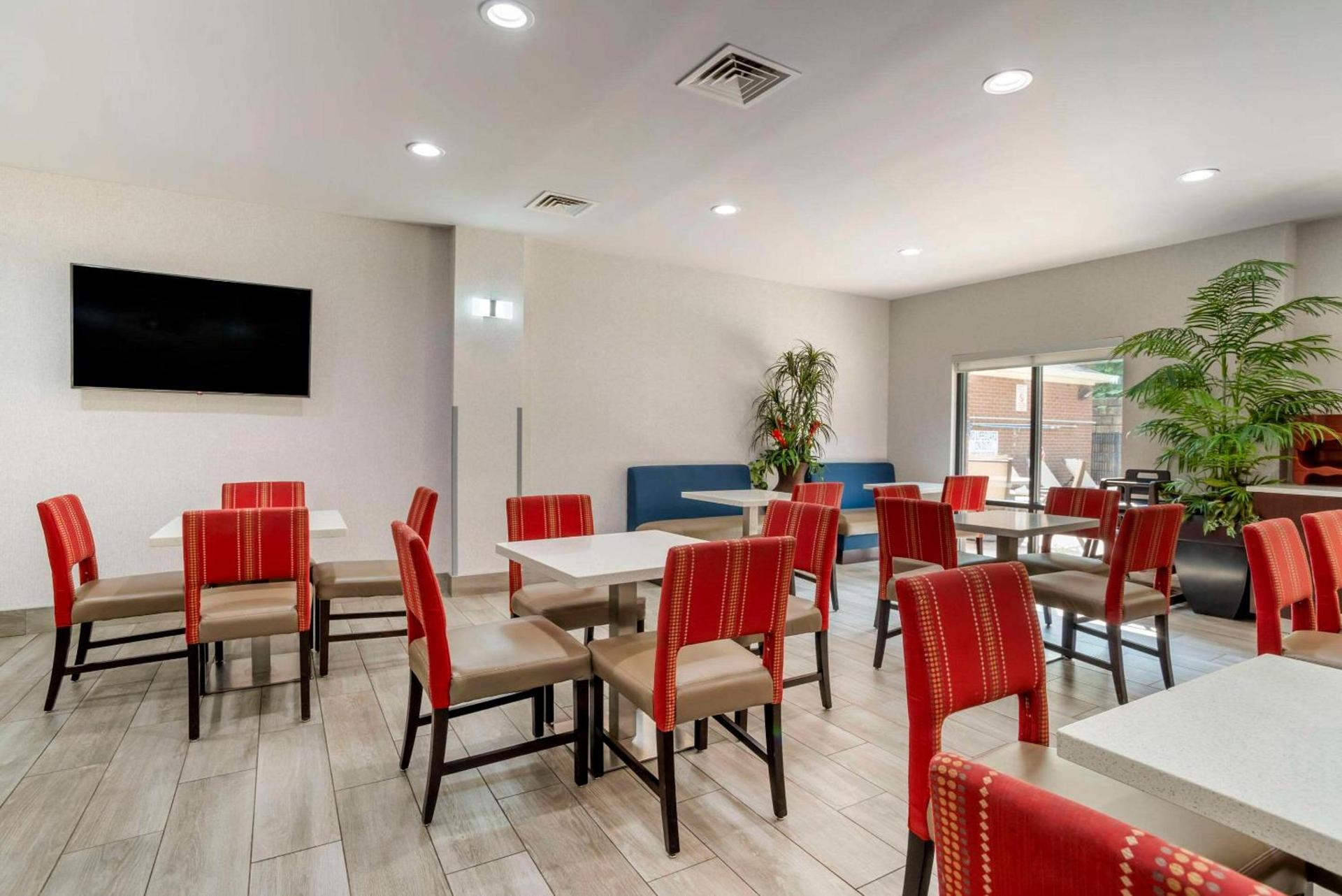 Comfort Suites At WestGate Mall photo 4