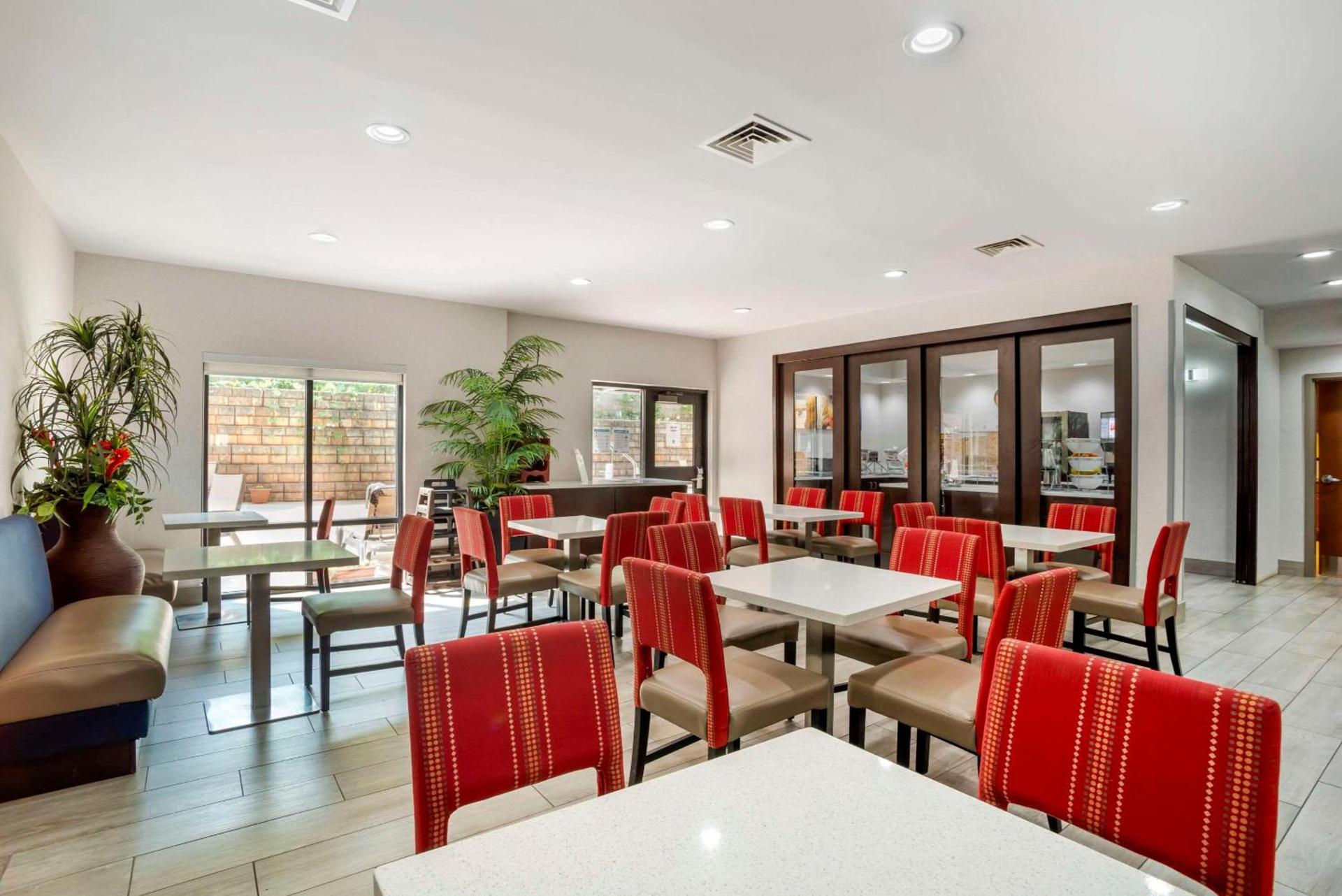 Comfort Suites At WestGate Mall photo 3
