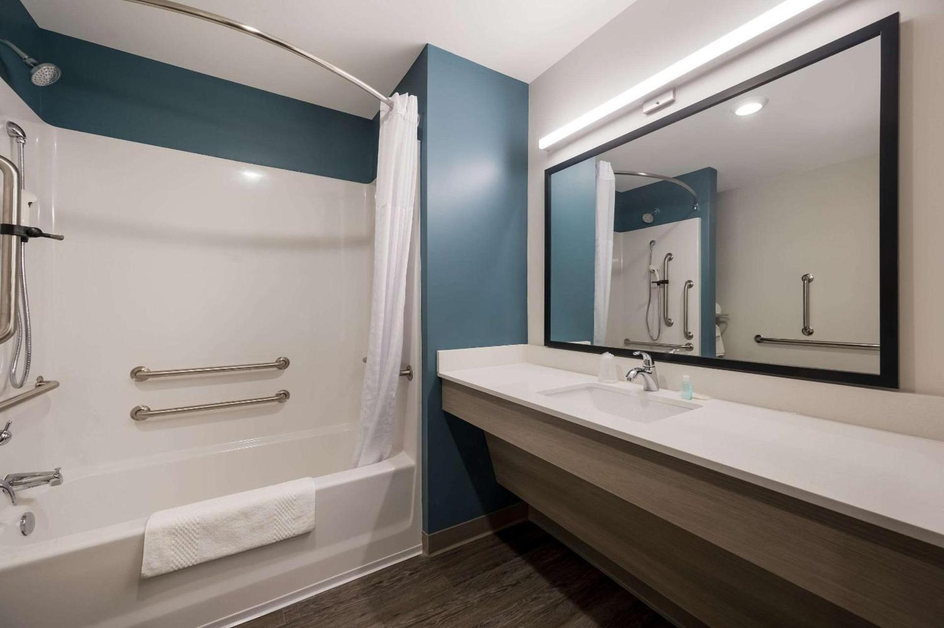WoodSpring Suites Wixom - Novi photo 18
