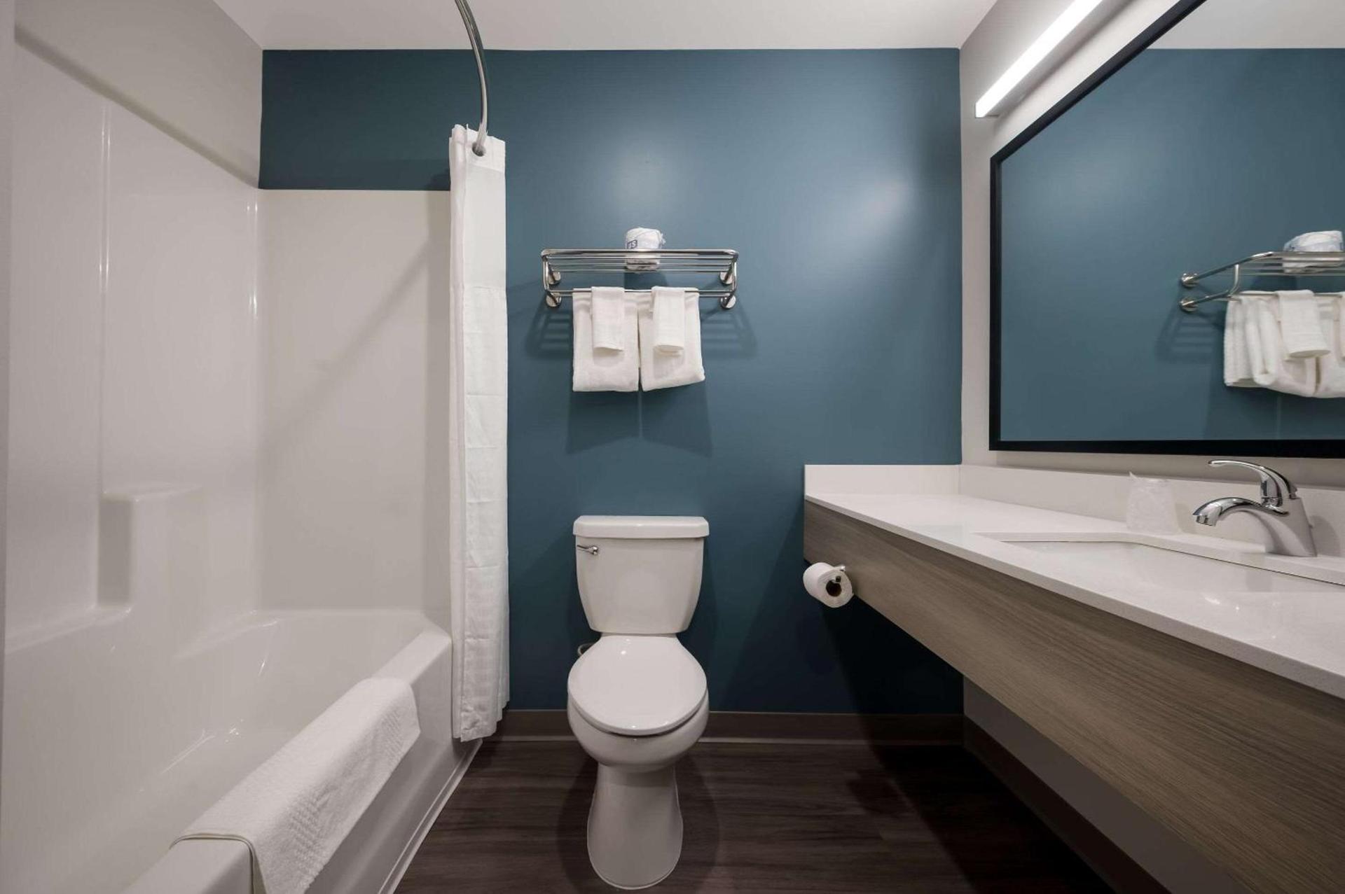 WoodSpring Suites Wixom - Novi photo 16