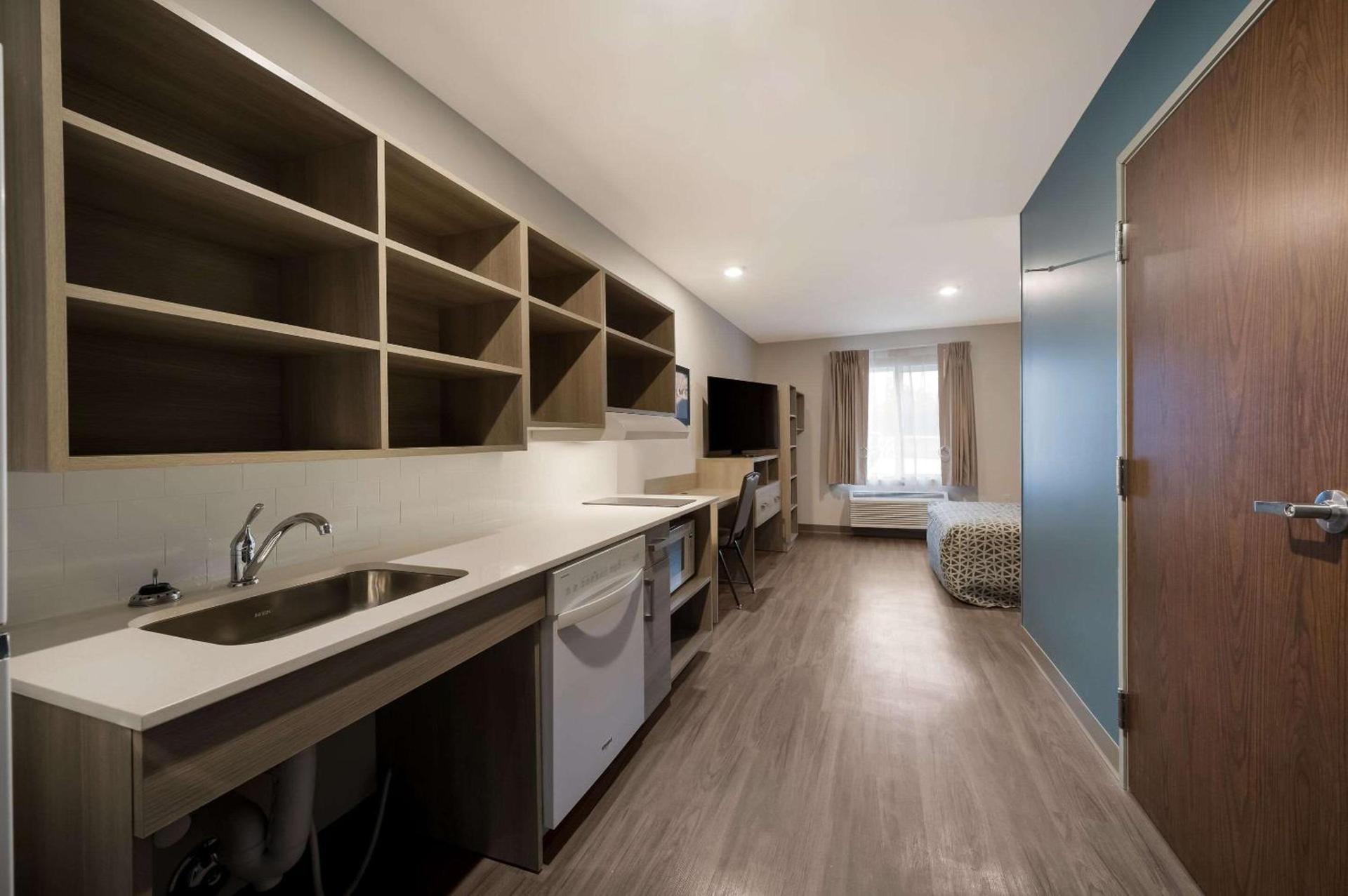WoodSpring Suites Wixom - Novi photo 8