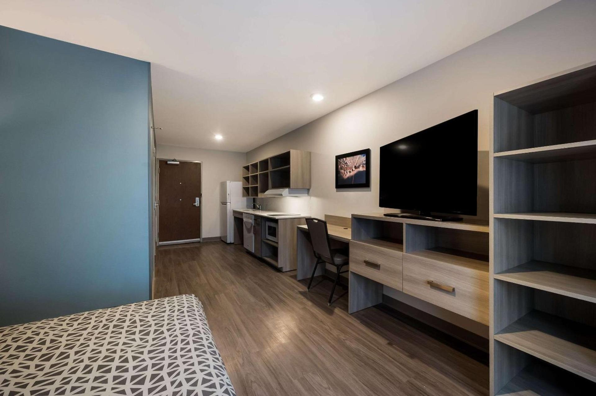 WoodSpring Suites Wixom - Novi photo 5