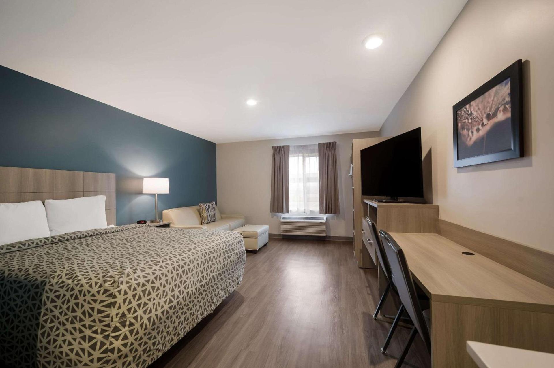 WoodSpring Suites Wixom - Novi photo 14