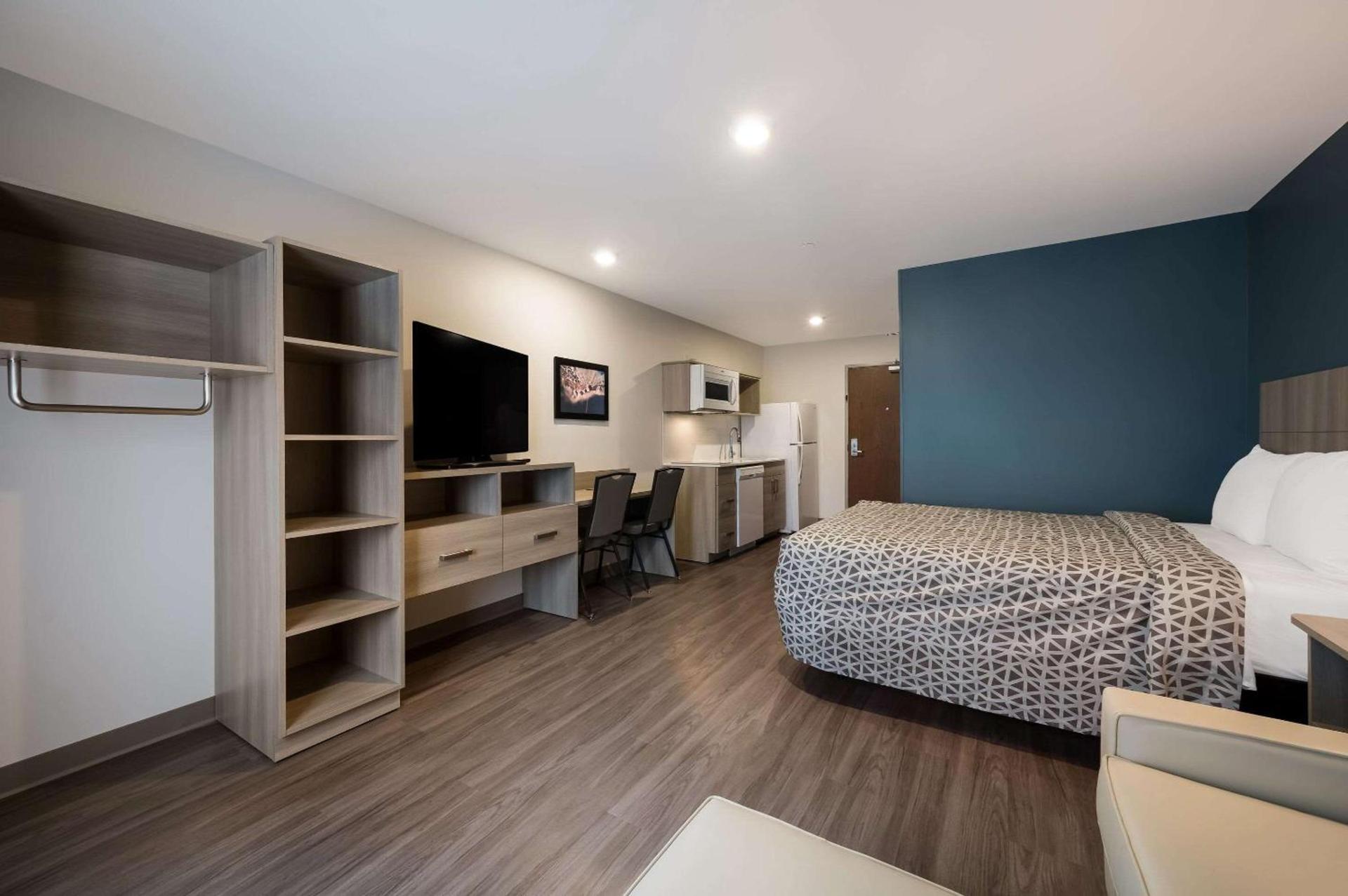 WoodSpring Suites Wixom - Novi photo 15