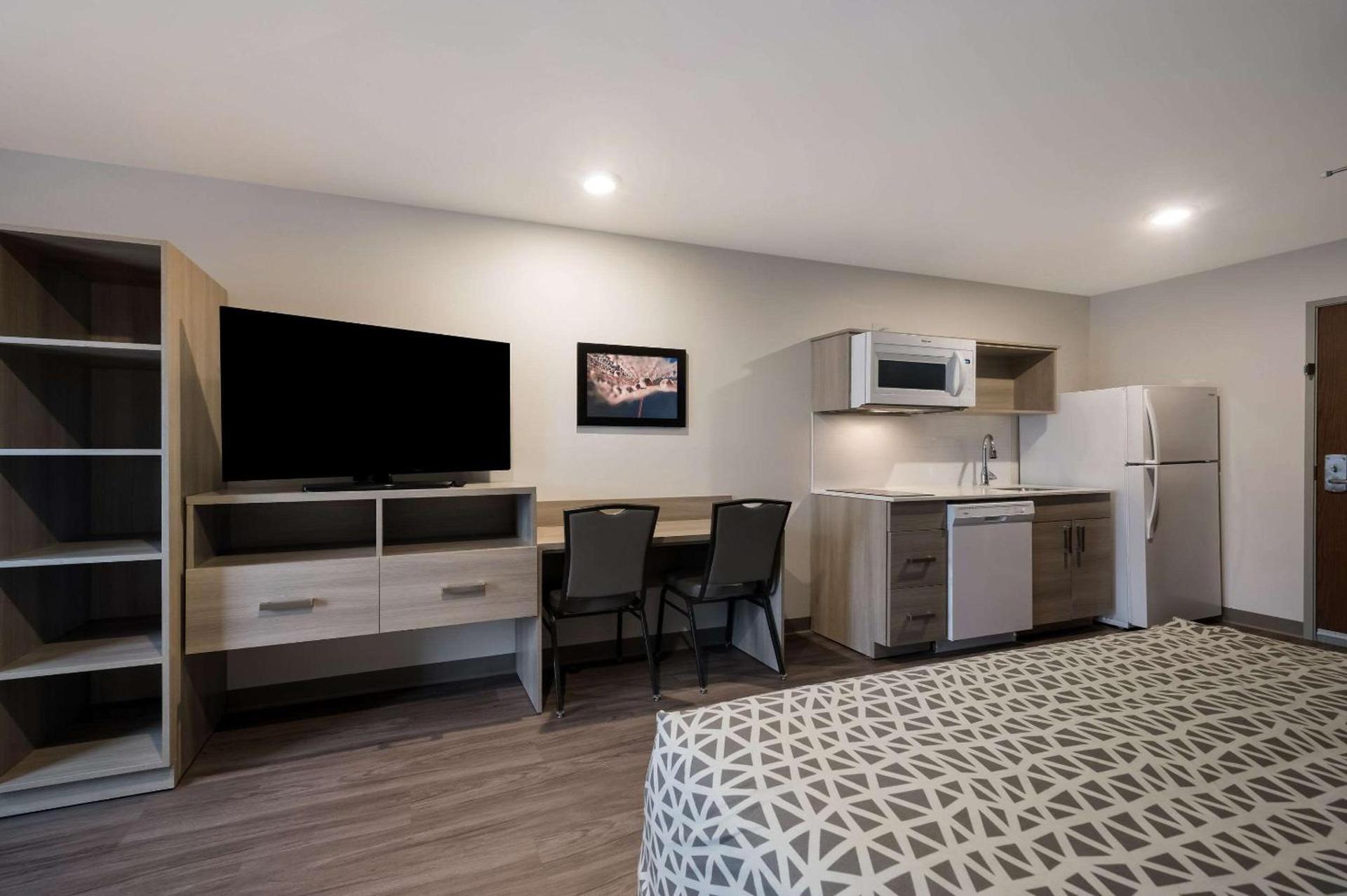 WoodSpring Suites Wixom - Novi photo 4