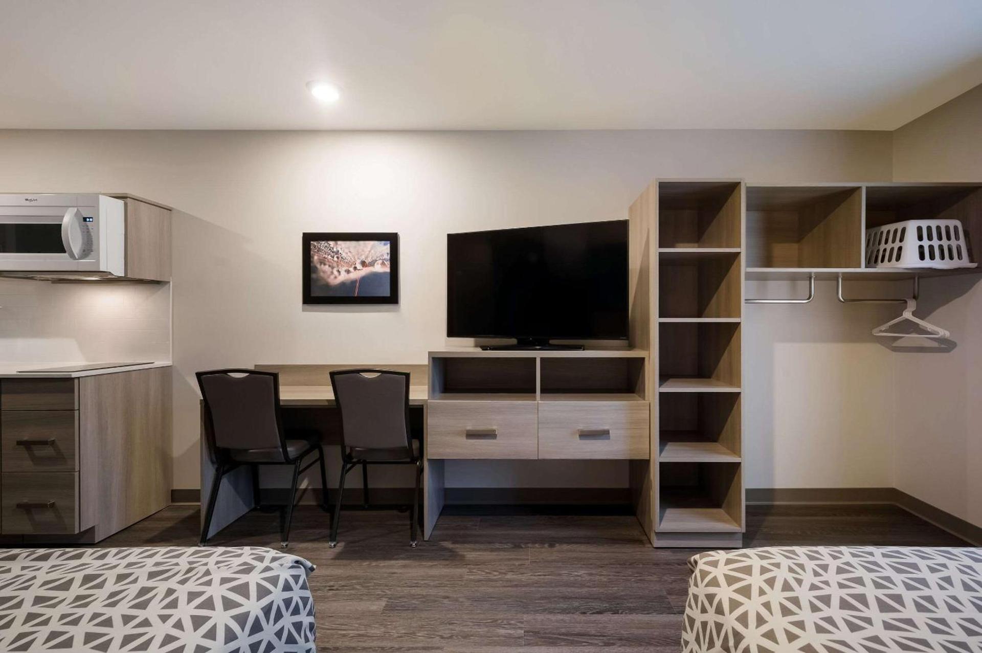 WoodSpring Suites Wixom - Novi photo 20