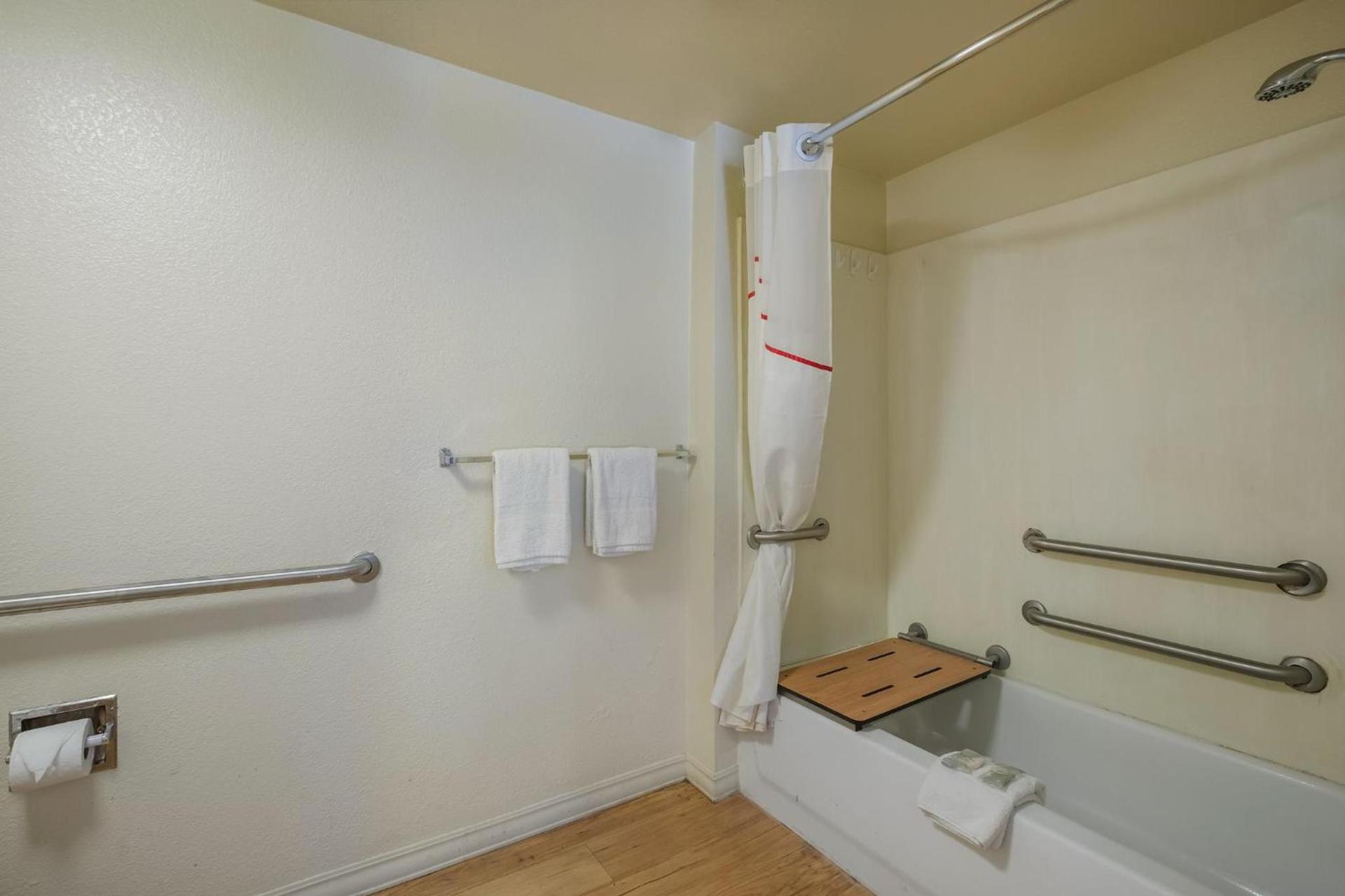 Red Roof Inn Fairfield photo 34