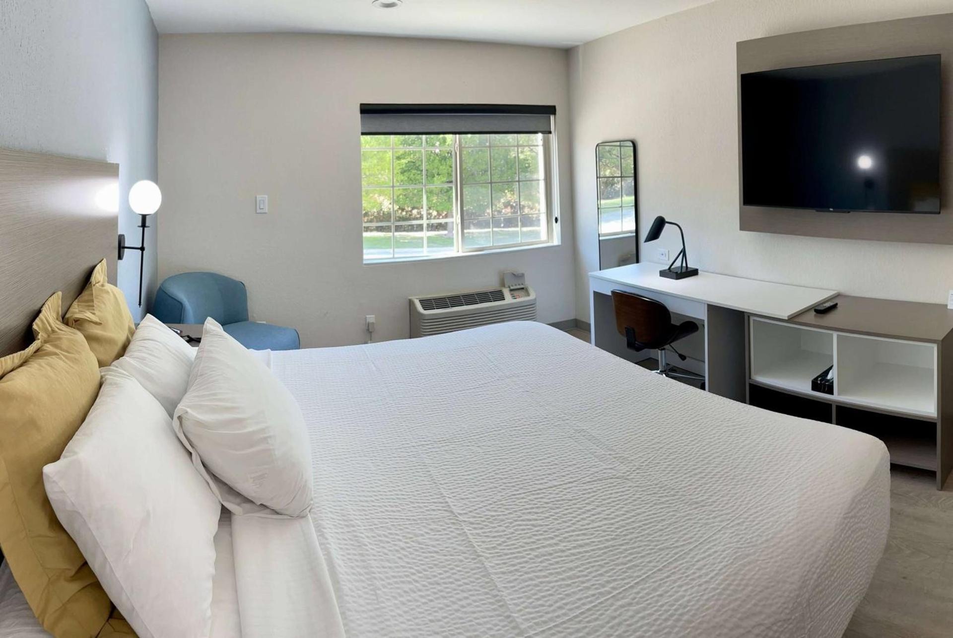 Days Inn by Wyndham Arlington photo 5