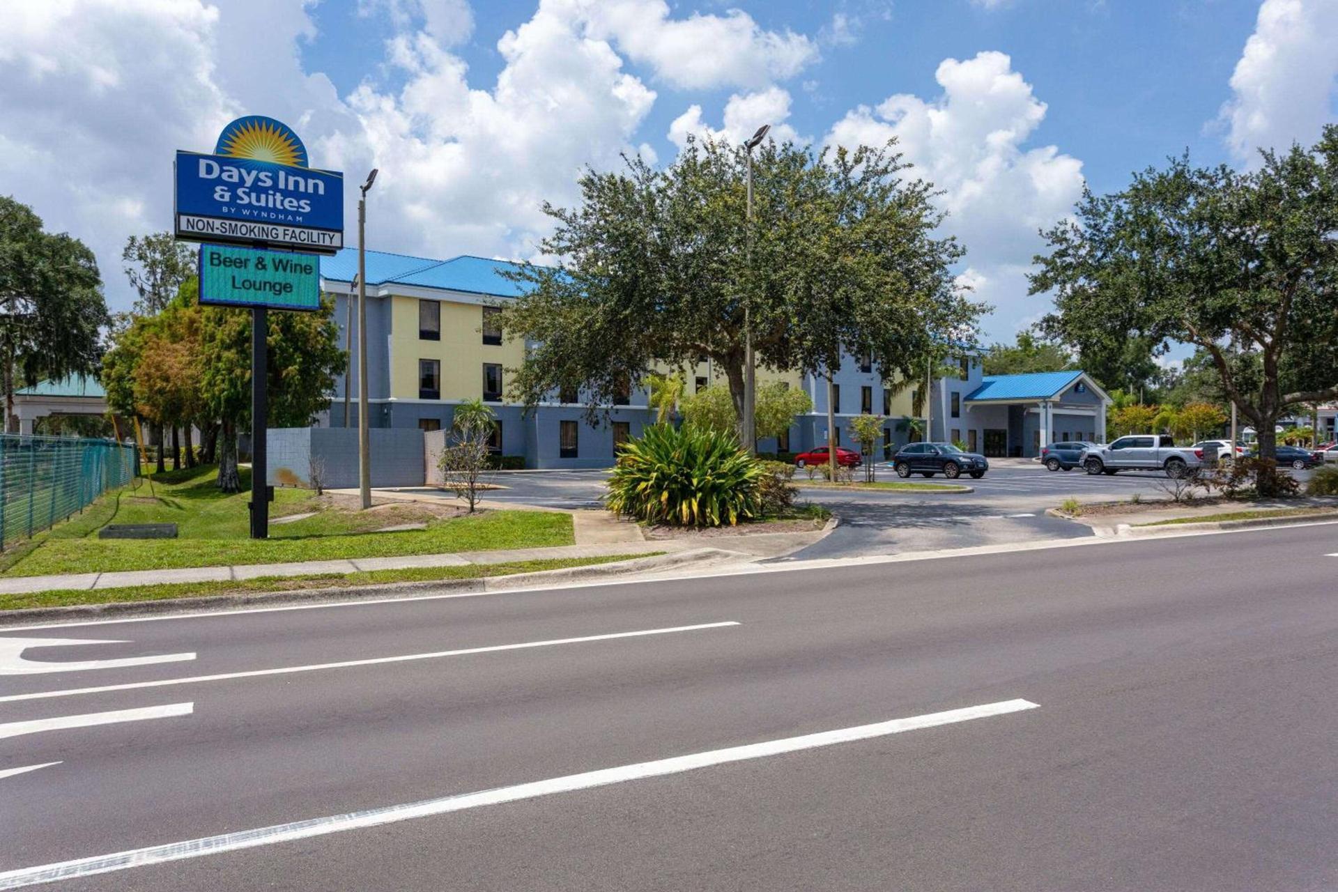 Days Inn & Suites by Wyndham Lakeland photo 2