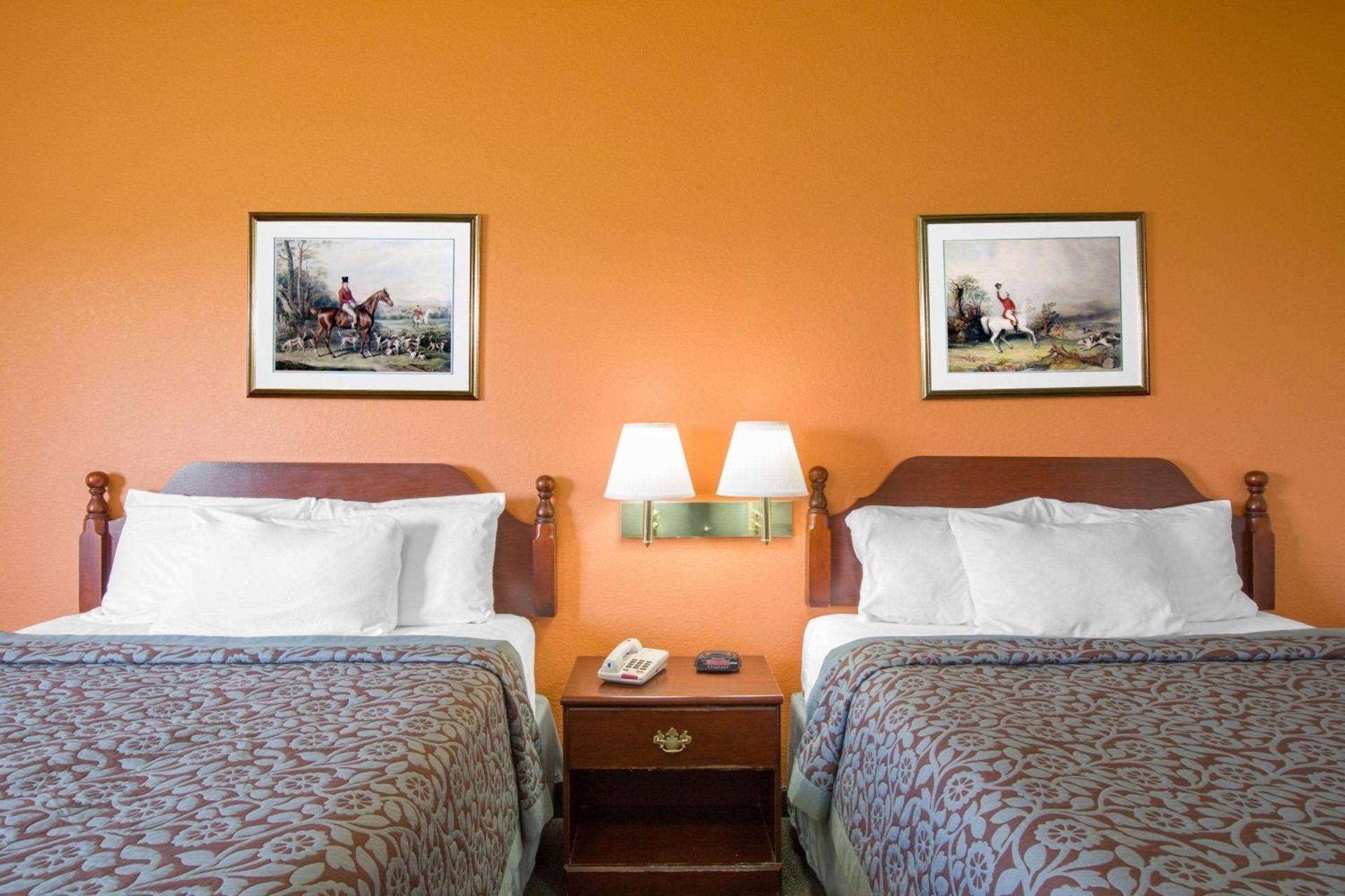 Days Inn by Wyndham Butler photo 2