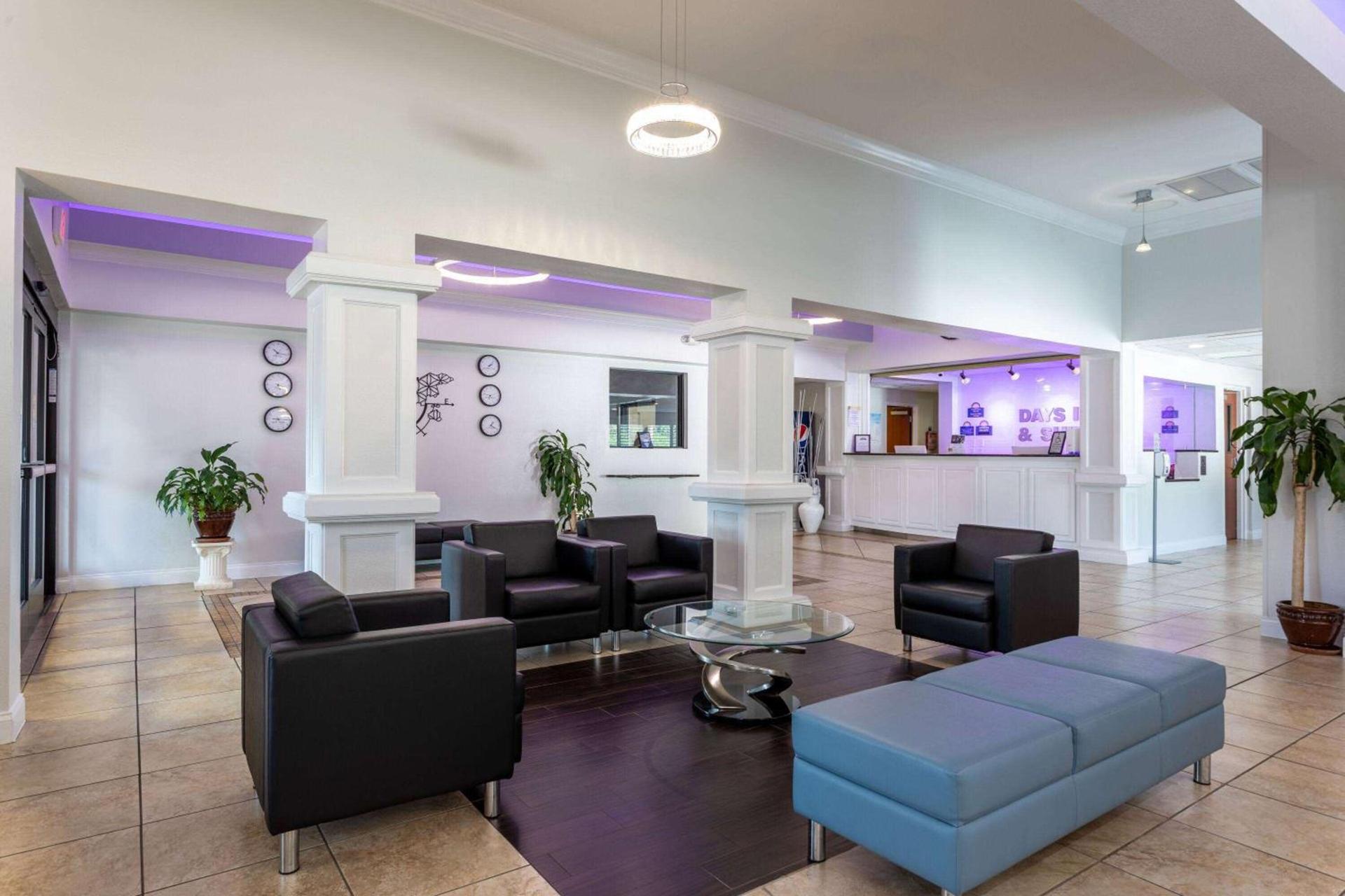 Days Inn & Suites by Wyndham Lakeland photo 4