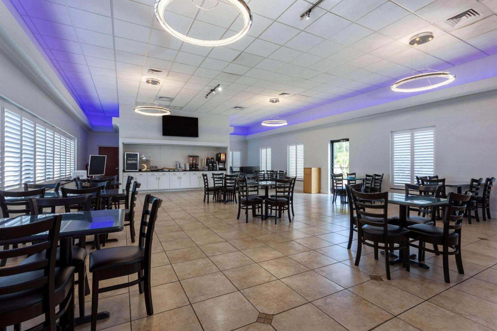Days Inn & Suites by Wyndham Lakeland photo 35