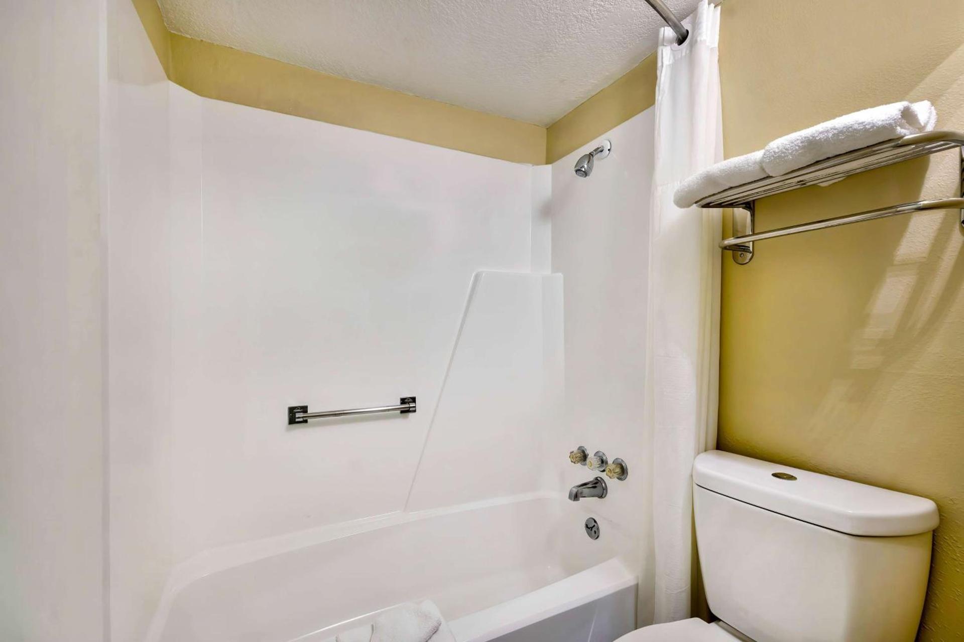 Motel 6 Effingham, IL photo 14